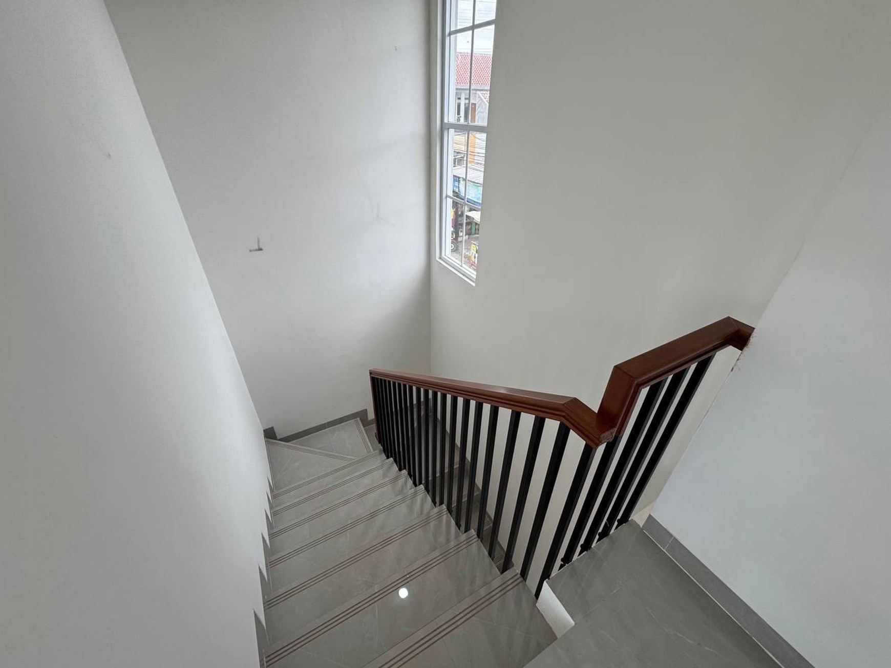 Cinere rumah brandnew dekat pintu tol desari free biaya2