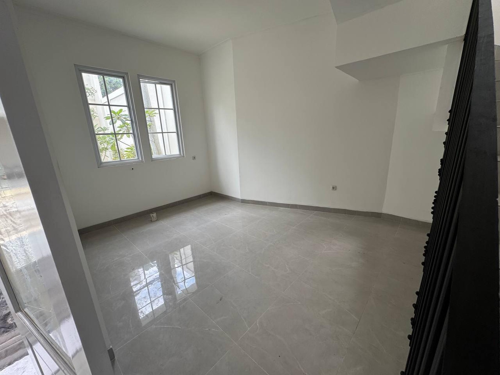 Cinere rumah brandnew dekat pintu tol desari free biaya2