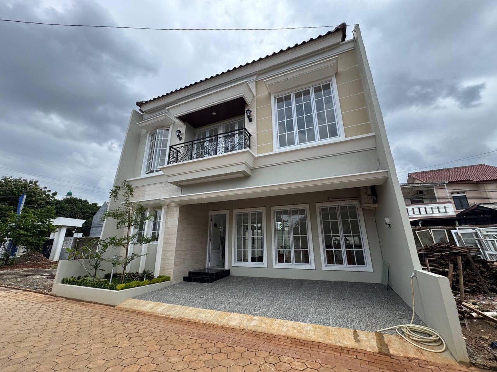 Cinere rumah brandnew dekat pintu tol desari free biaya2