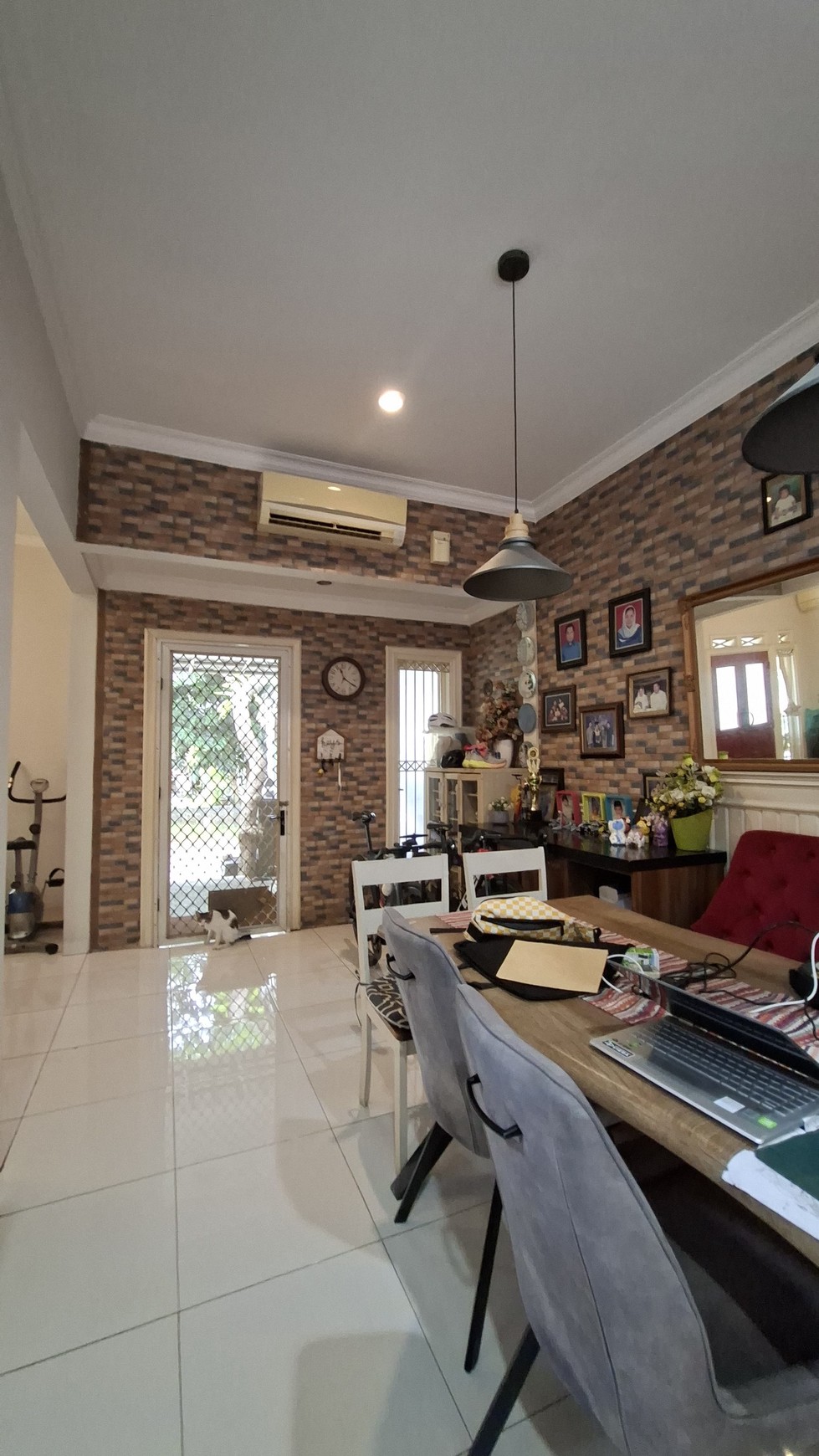 Rumah HOOK di Bintaro Jaya Sektor 9 SHM dalam Cluster KT 5+2 KM 4+2