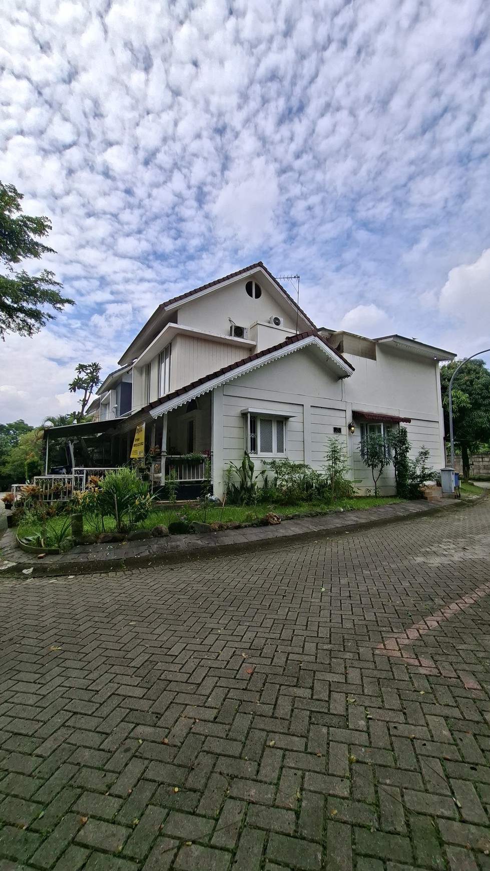 Rumah HOOK di Bintaro Jaya Sektor 9 SHM dalam Cluster KT 5+2 KM 4+2