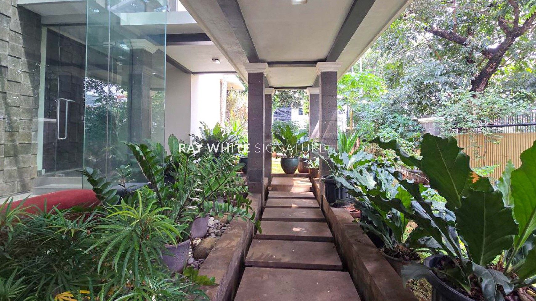 Dijual Rumah Posisi Hook Lokasi Prime di Jl Panglima Polim V
