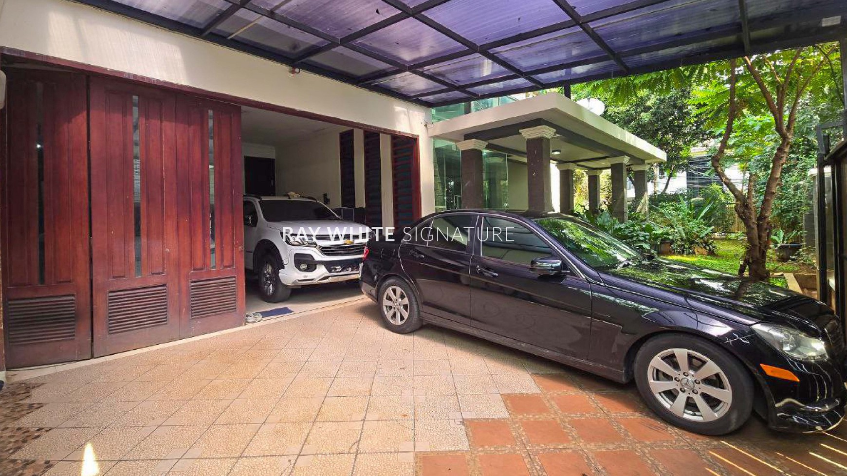 Dijual Rumah Posisi Hook Lokasi Prime di Jl Panglima Polim V