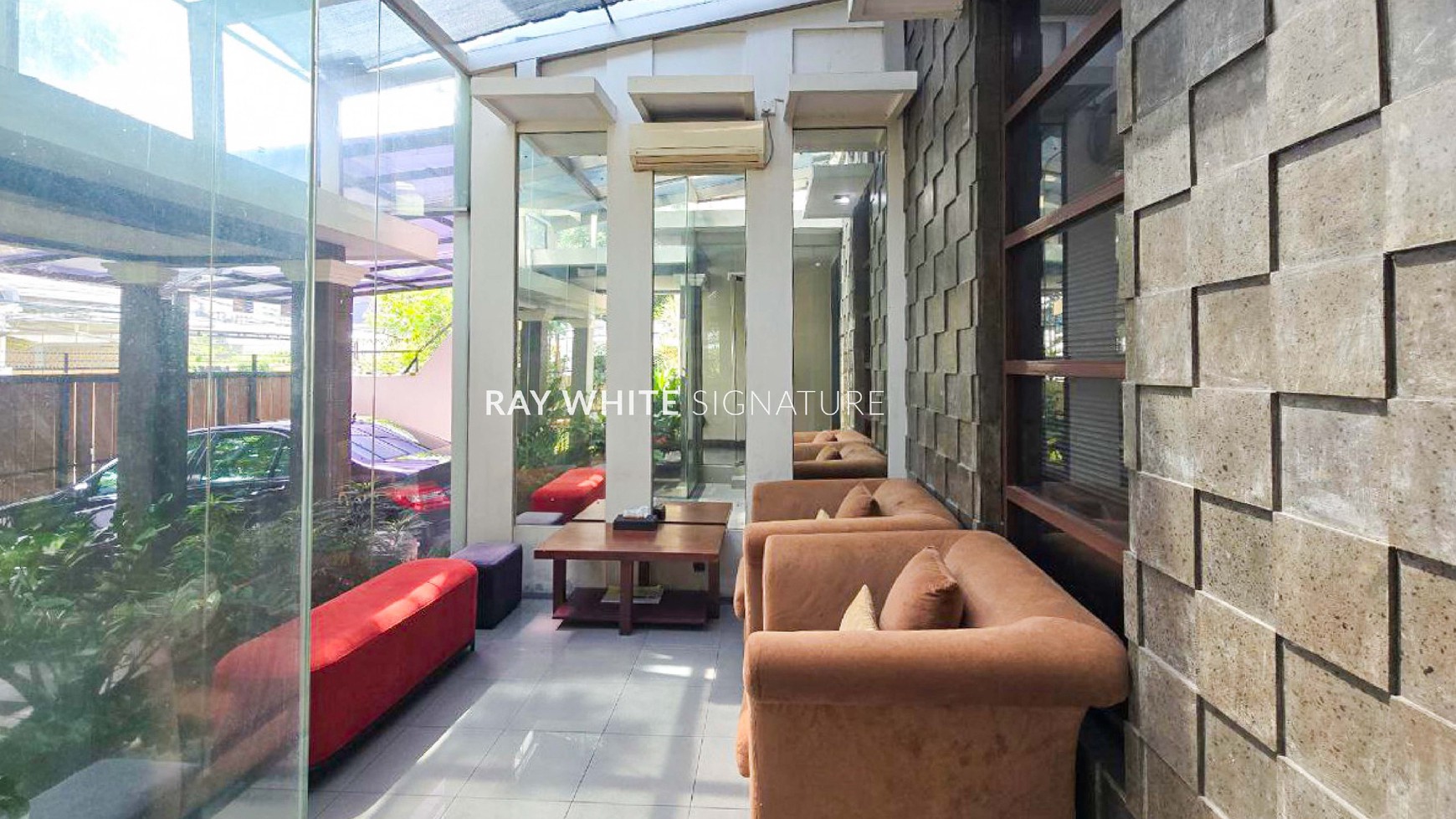 Dijual Rumah Posisi Hook Lokasi Prime di Jl Panglima Polim V