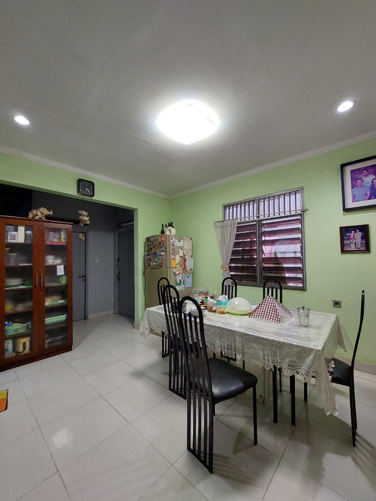 Rumah Siap Huni dengan Hunian Nyaman dan Asri di Ciputat