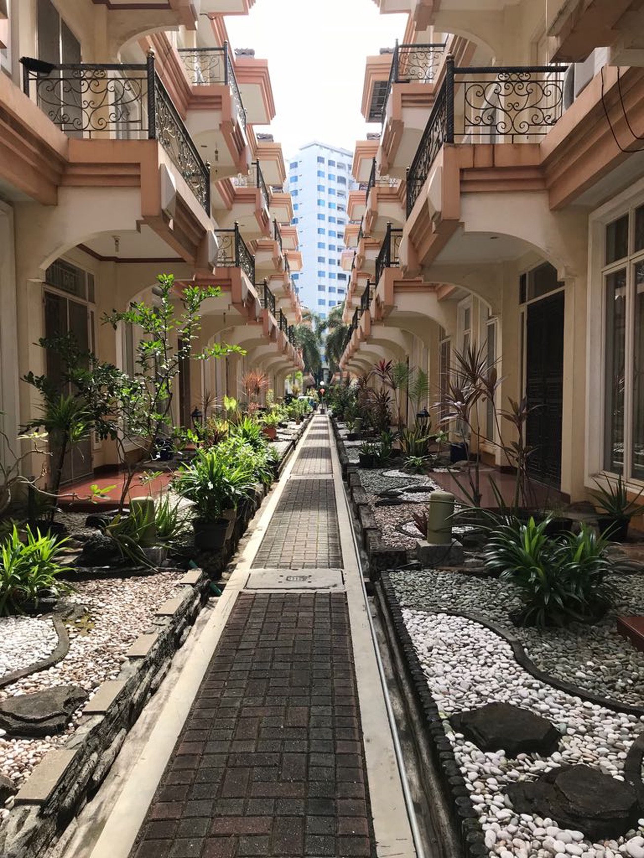 UMAH TOWNHOUSE DI MUTIARA MEDITERANIA RESIDENCE
