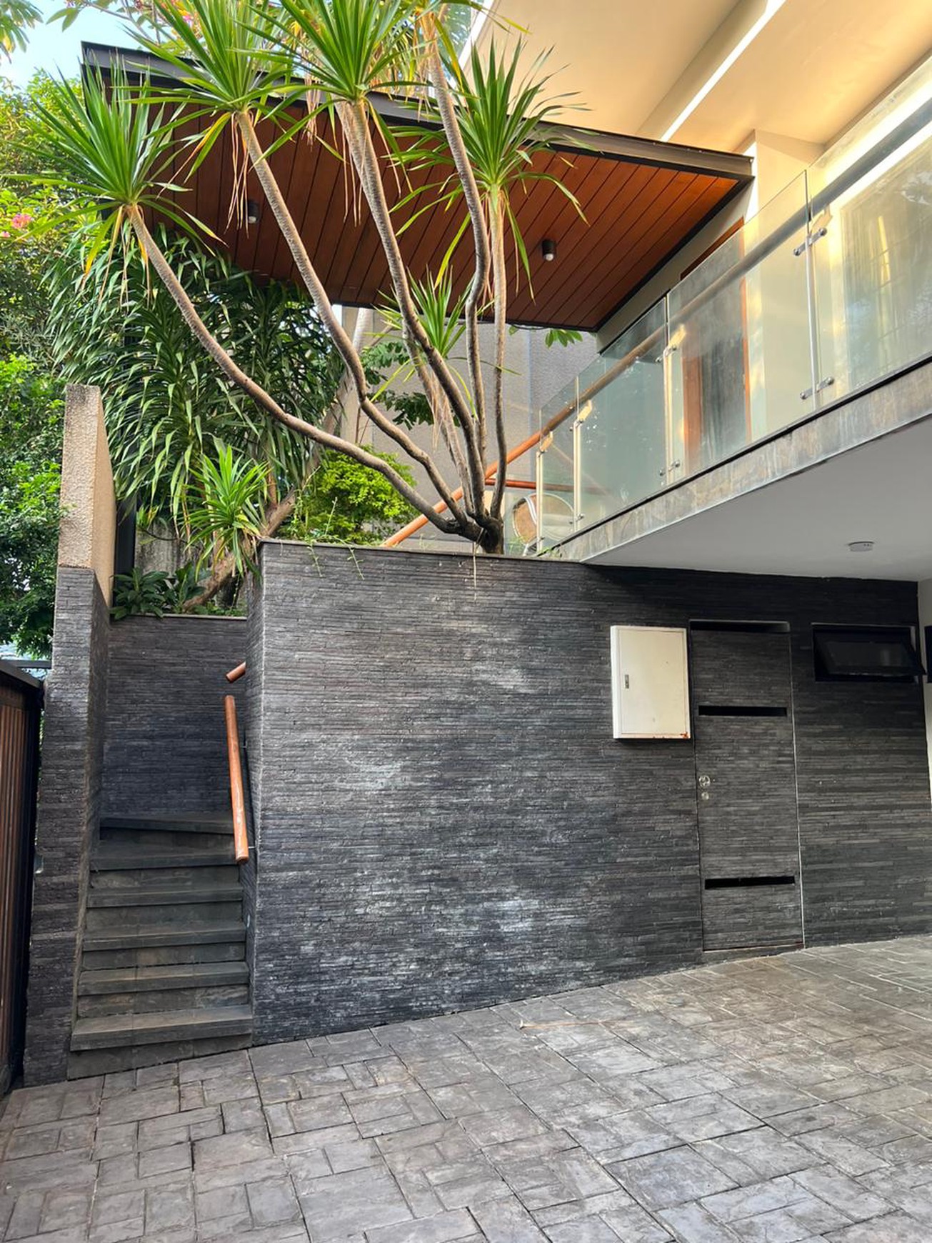 Rumah Bagus dengan kondisi Terawat Baik dan Siap Huni @Bukit Mas Rempoa.