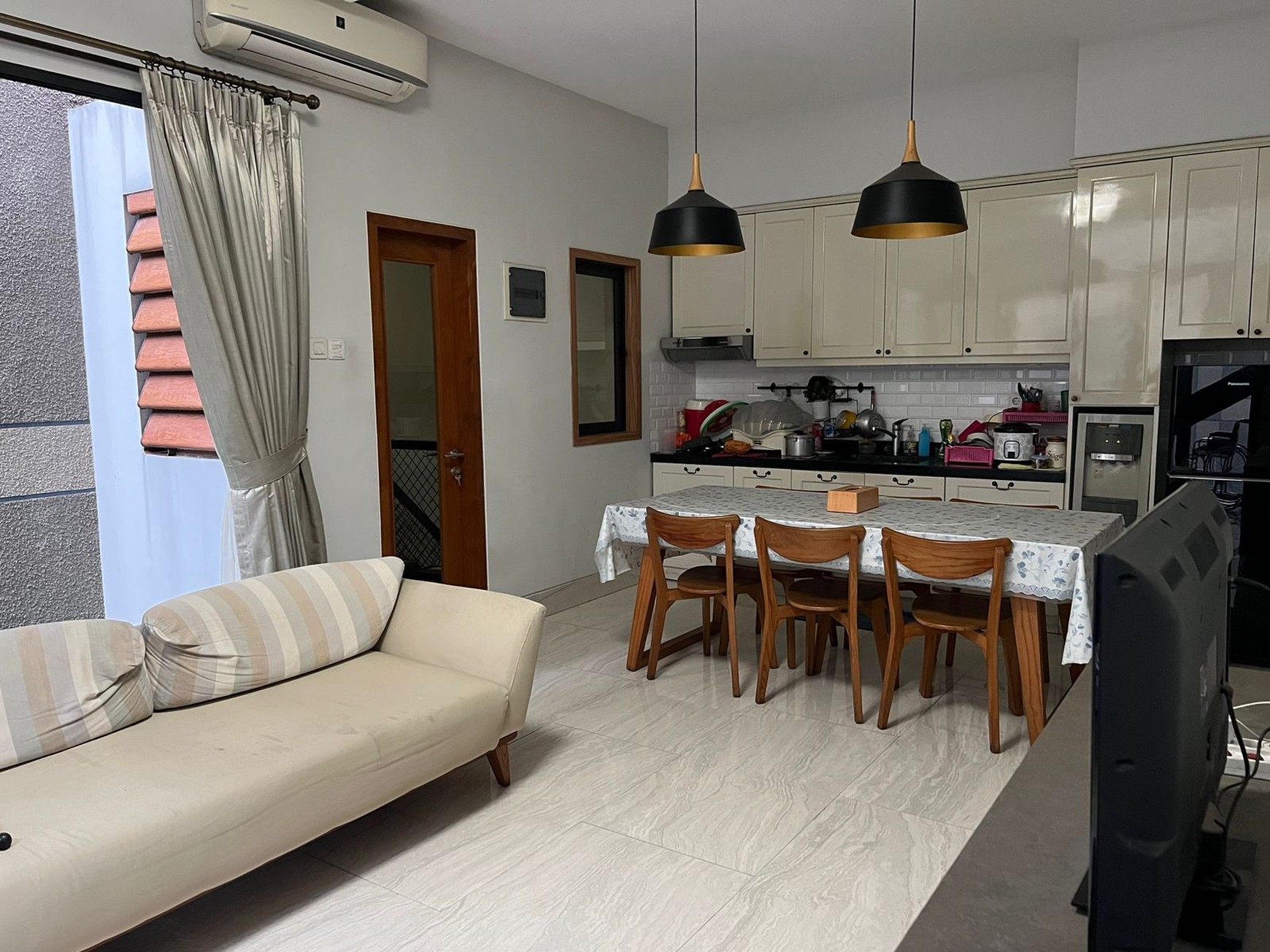 Rumah Bagus dengan kondisi Terawat Baik dan Siap Huni @Bukit Mas Rempoa.