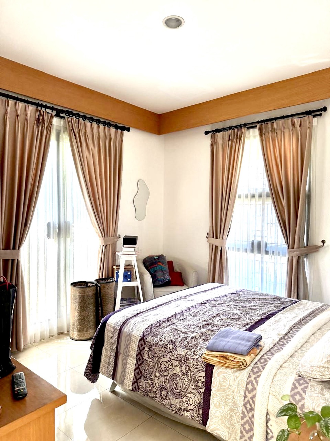Rumah Luxury di Hoek Siap Huni Semi Fuenished Di Cluster Unity Land Raffles Hills Cibubur