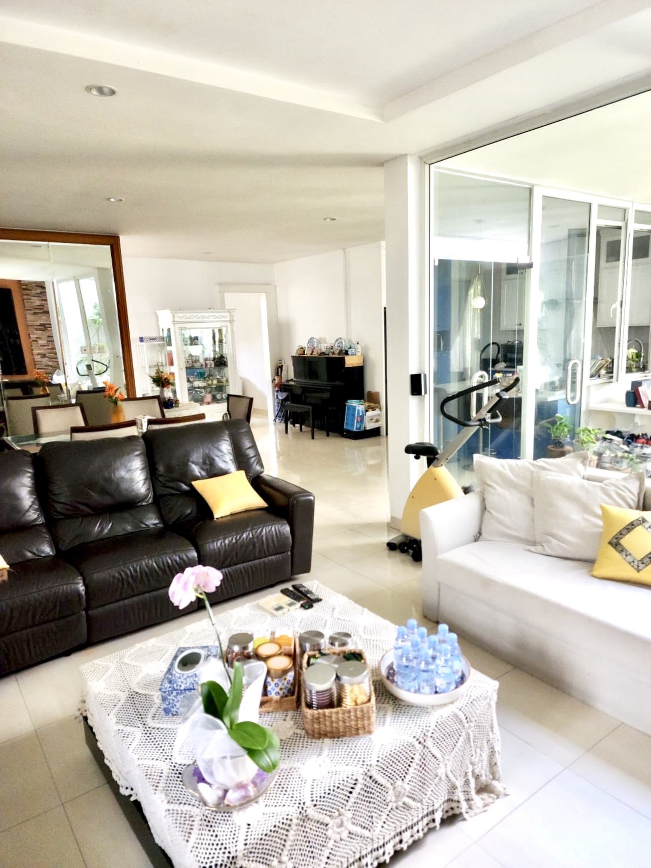 Rumah Luxury di Hoek Siap Huni Semi Fuenished Di Cluster Unity Land Raffles Hills Cibubur