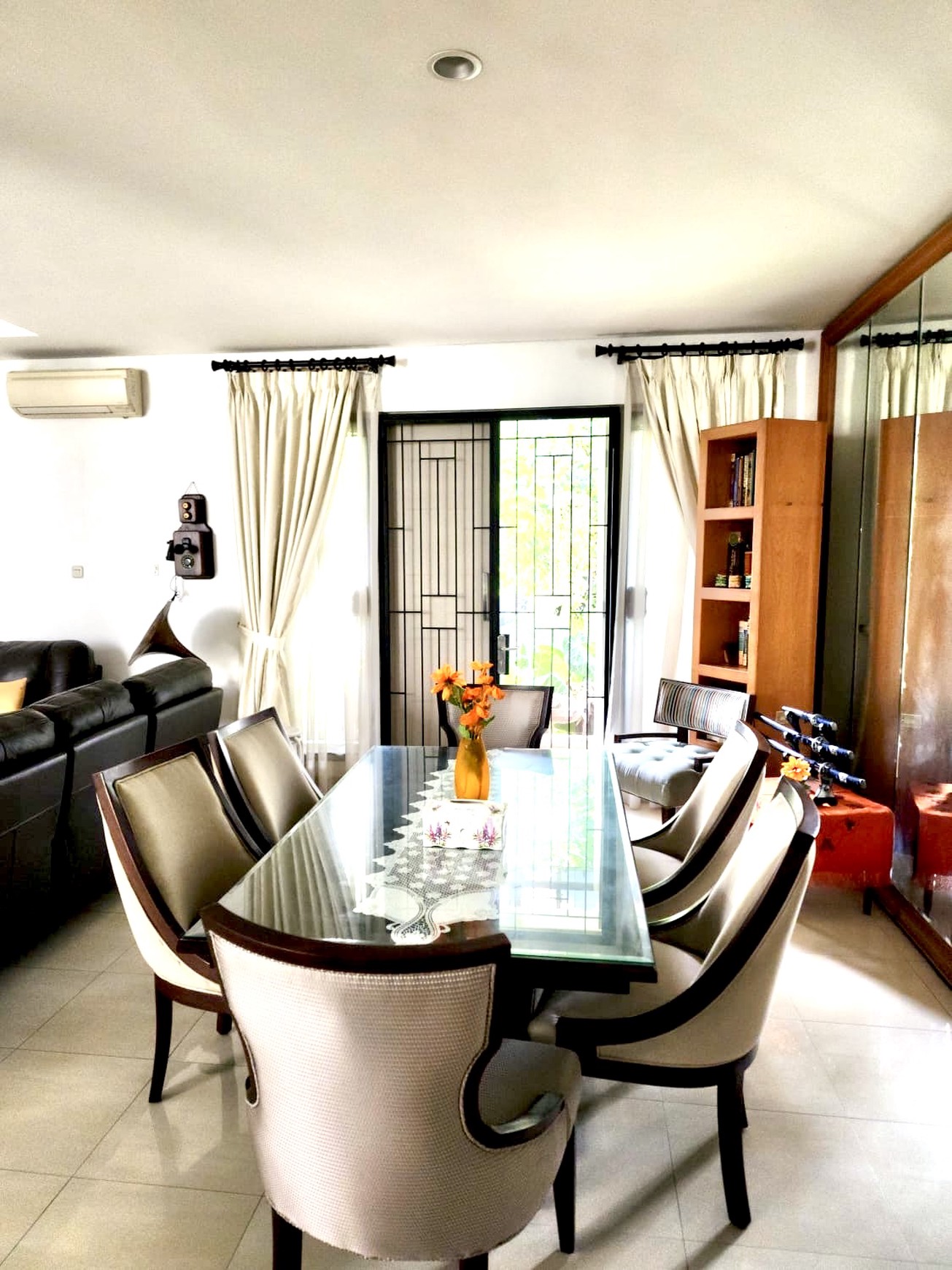 Rumah Luxury di Hoek Siap Huni Semi Fuenished Di Cluster Unity Land Raffles Hills Cibubur