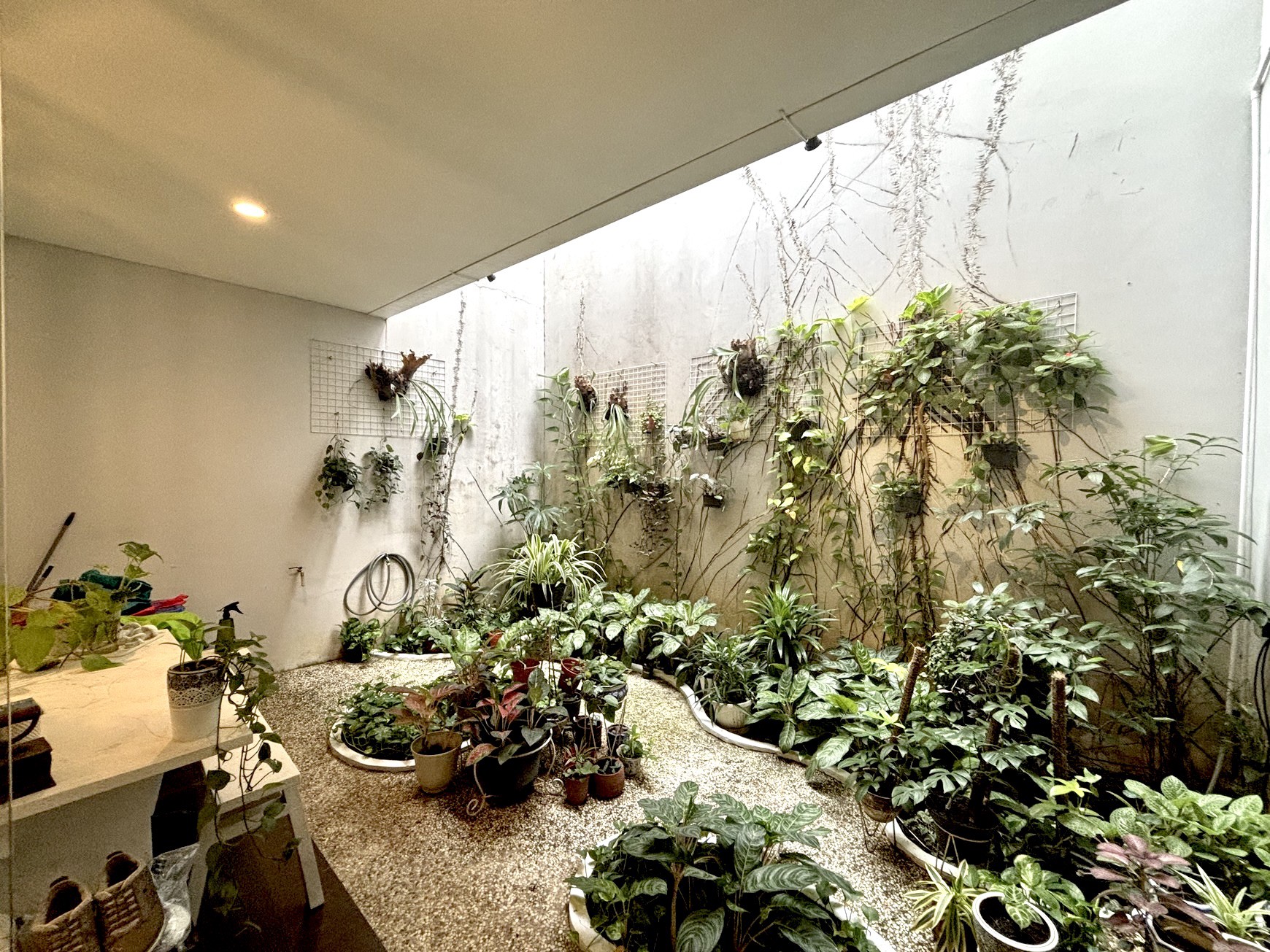 Rumah Luxury di Hoek Siap Huni Semi Fuenished Di Cluster Unity Land Raffles Hills Cibubur