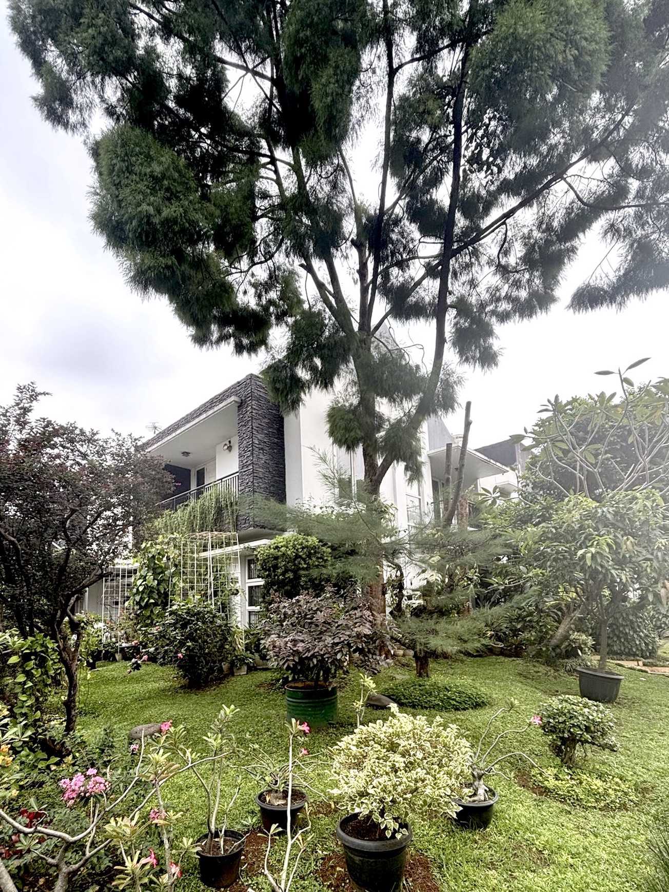 Rumah Luxury di Hoek Siap Huni Semi Fuenished Di Cluster Unity Land Raffles Hills Cibubur