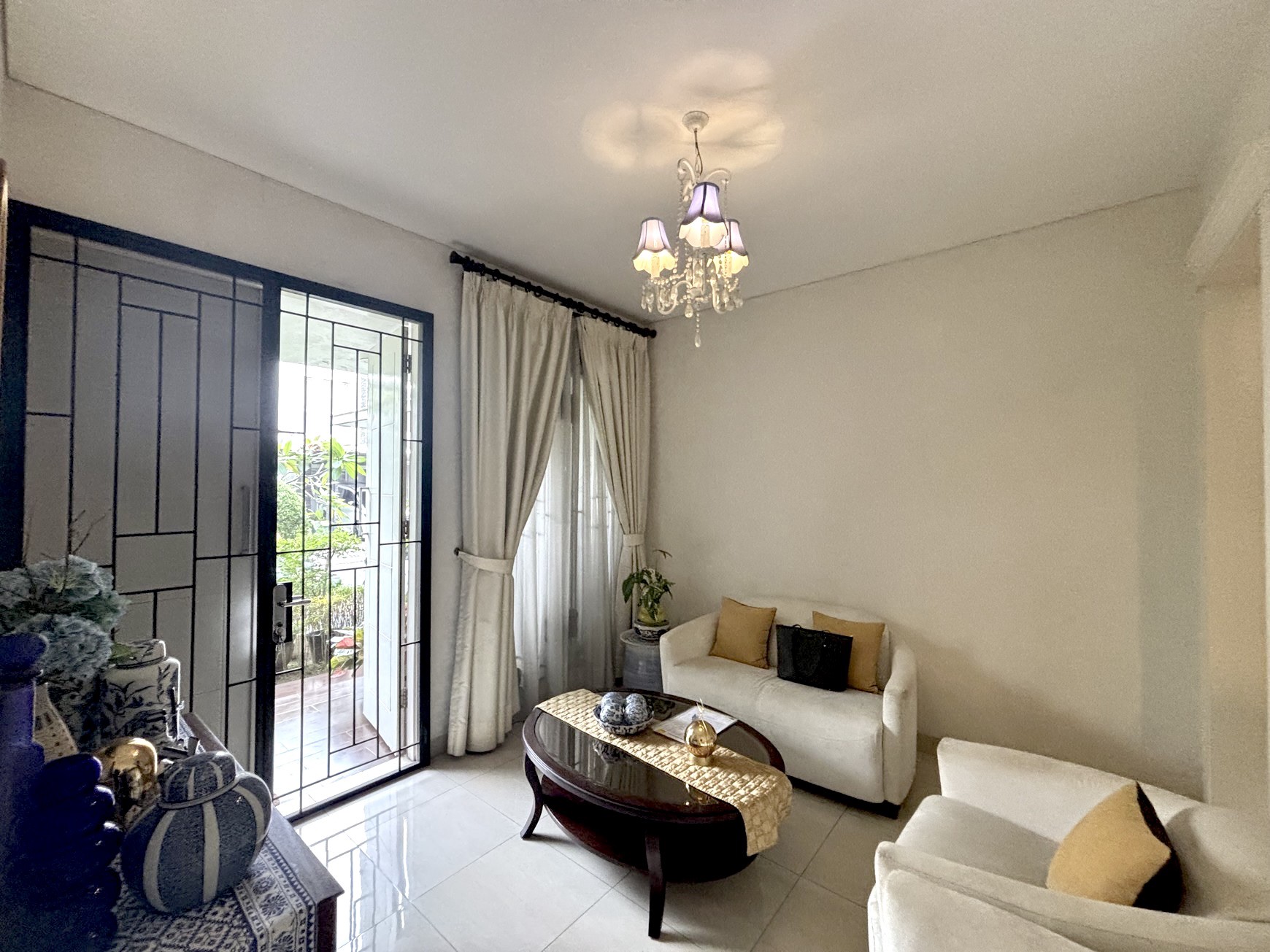 Rumah Luxury di Hoek Siap Huni Semi Fuenished Di Cluster Unity Land Raffles Hills Cibubur