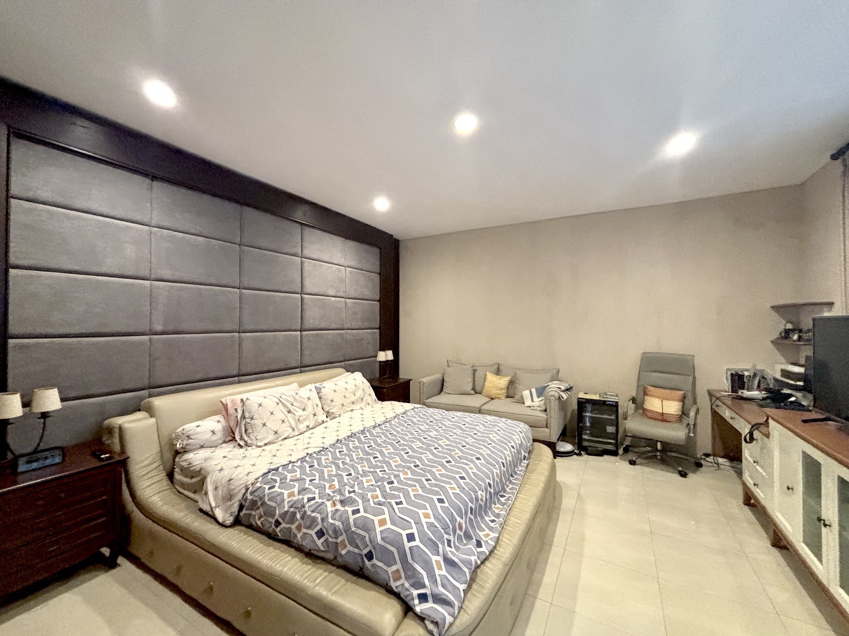 Rumah Luxury di Hoek Siap Huni Semi Fuenished Di Cluster Unity Land Raffles Hills Cibubur