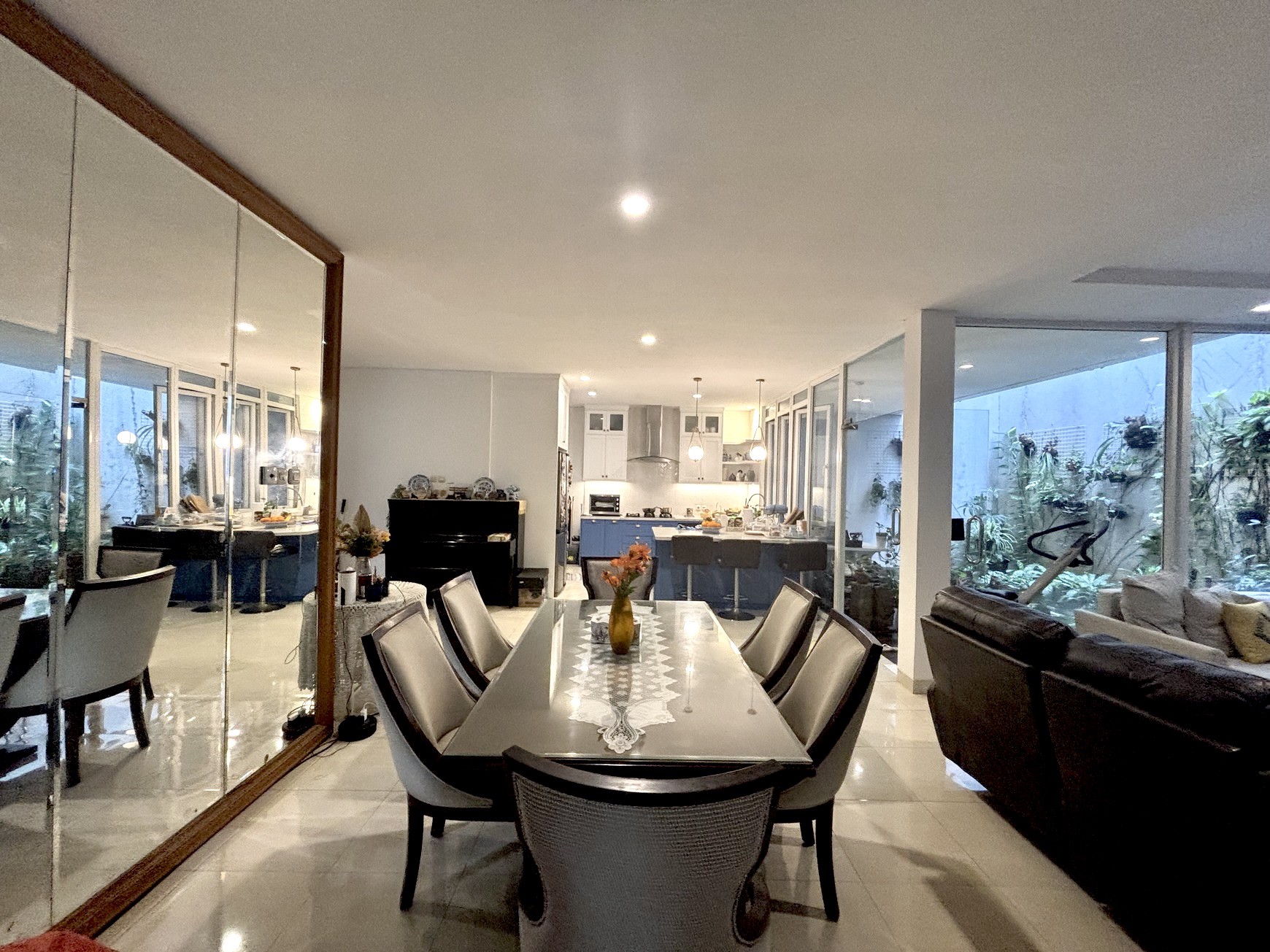 Rumah Luxury di Hoek Siap Huni Semi Fuenished Di Cluster Unity Land Raffles Hills Cibubur
