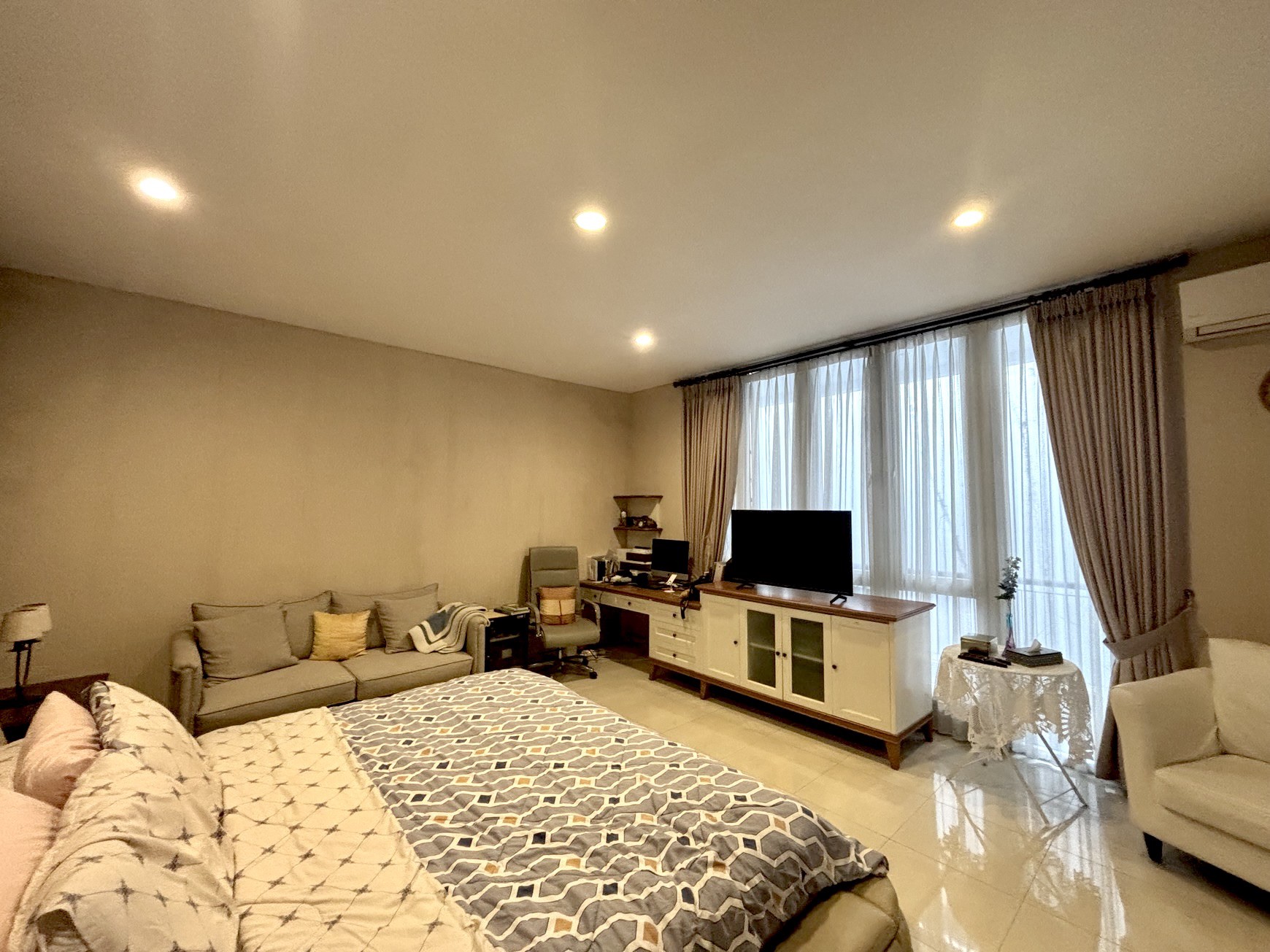 Rumah Luxury di Hoek Siap Huni Semi Fuenished Di Cluster Unity Land Raffles Hills Cibubur