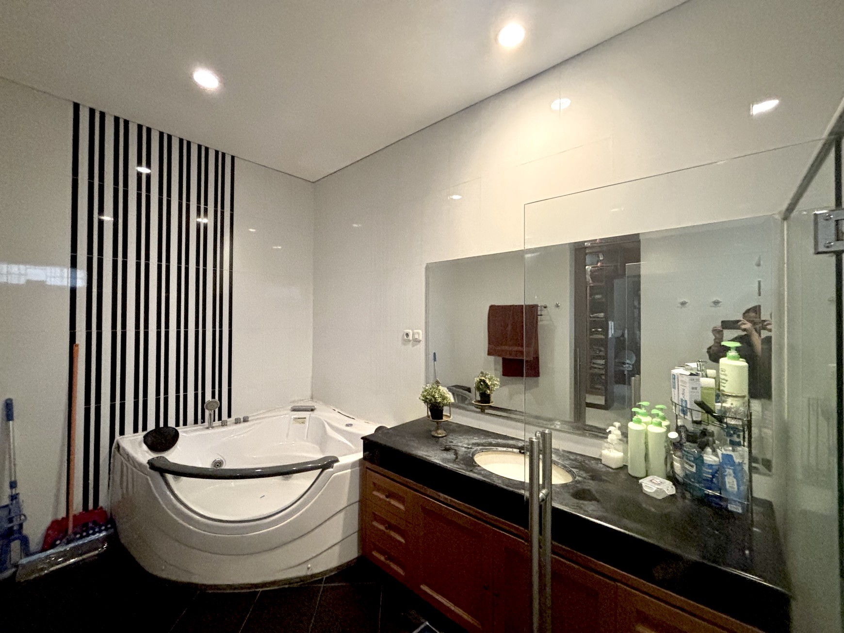 Rumah Luxury di Hoek Siap Huni Semi Fuenished Di Cluster Unity Land Raffles Hills Cibubur