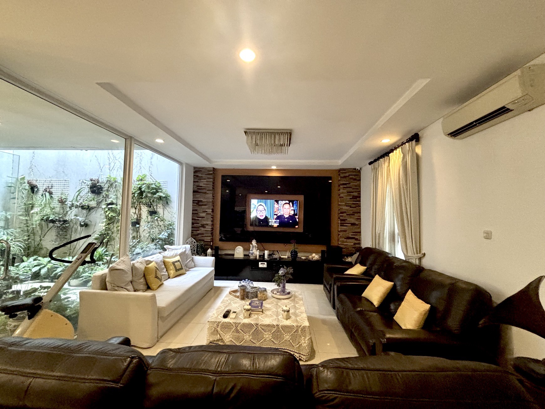 Rumah Luxury di Hoek Siap Huni Semi Fuenished Di Cluster Unity Land Raffles Hills Cibubur