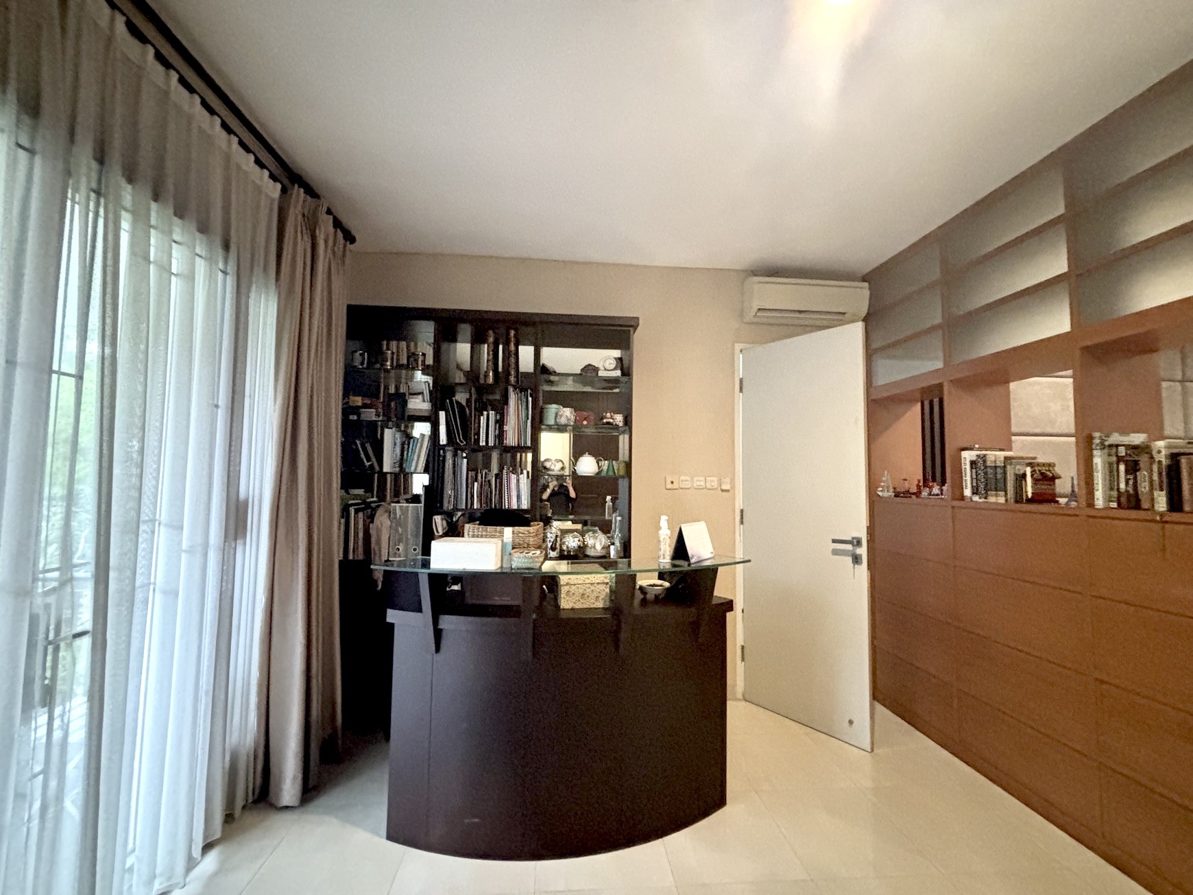 Rumah Luxury di Hoek Siap Huni Semi Fuenished Di Cluster Unity Land Raffles Hills Cibubur