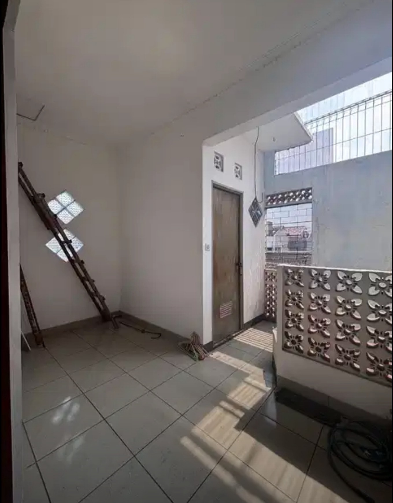 Jarang Ada. Rumah 2 lantai di Griya Loka, BSD