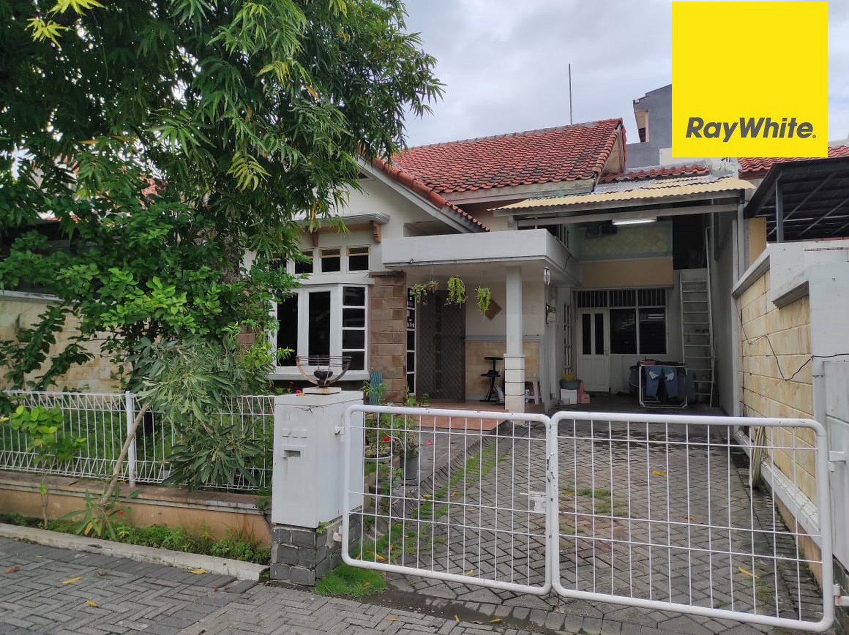 Disewakan Rumah di Gate Grandia Classica Citraland Surabaya Barat