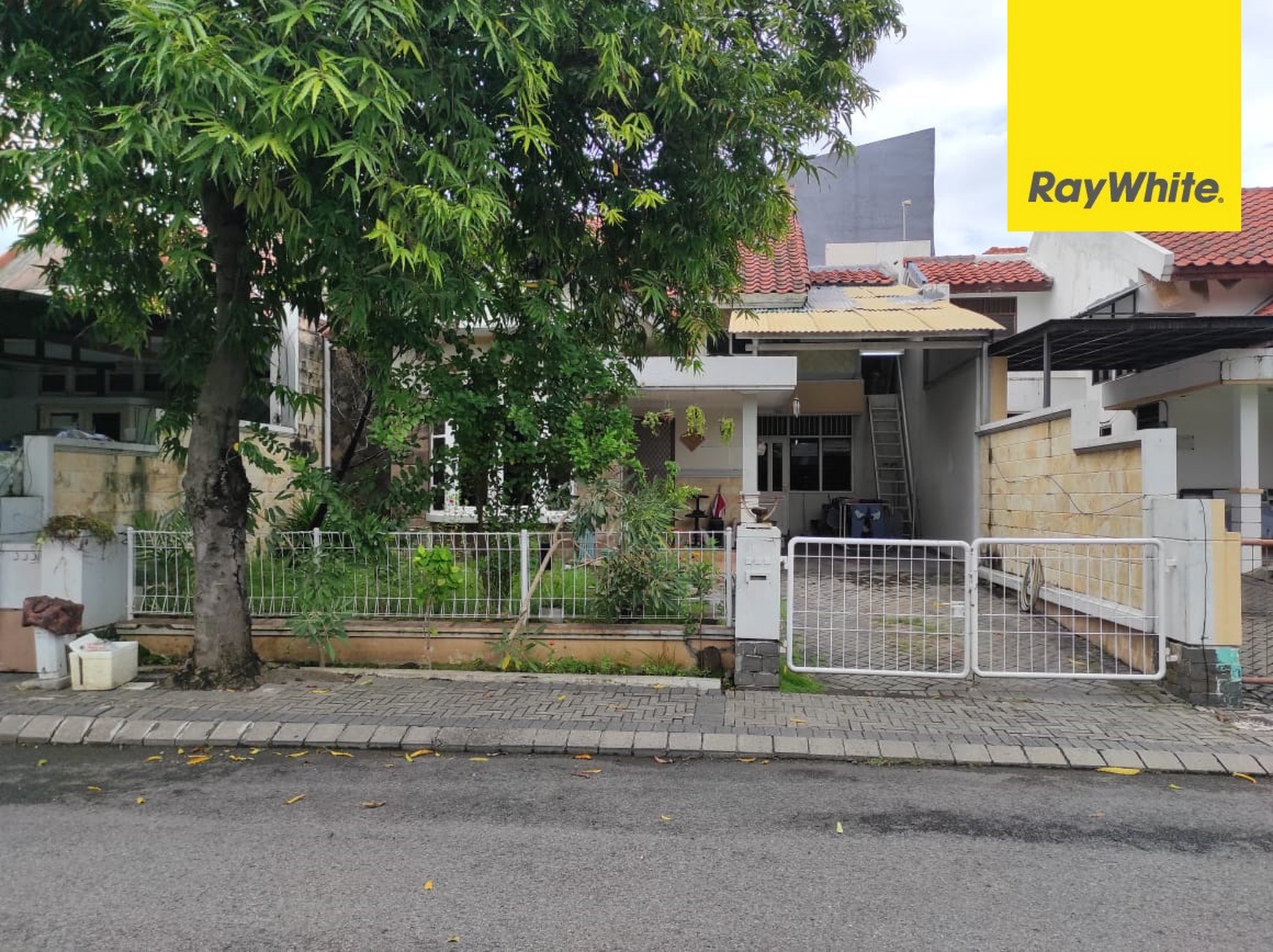 Disewakan Rumah di Gate Grandia Classica Citraland Surabaya Barat