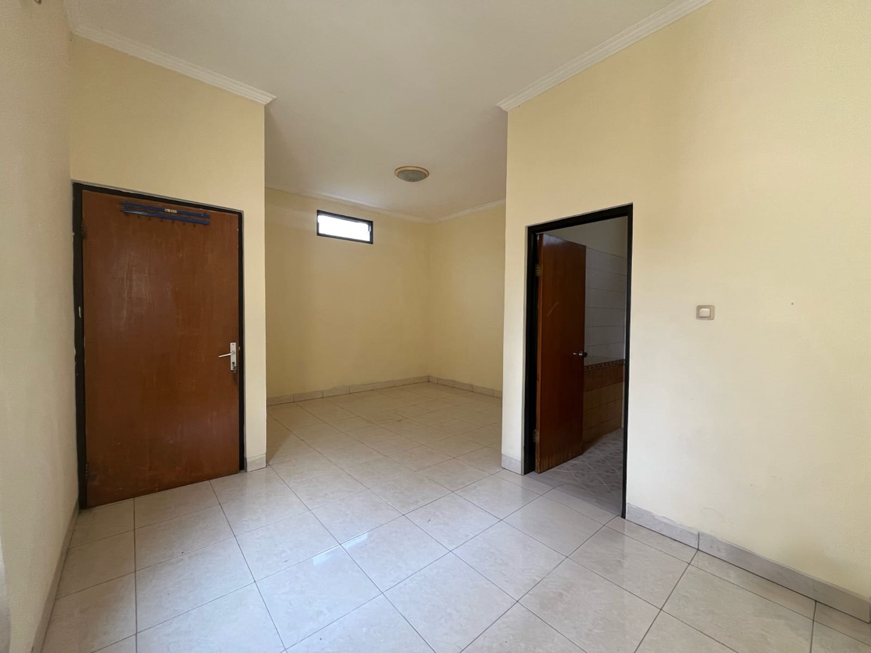Disewakan Rumah di Gandaria dekat Lab School Kebayoran Baru, Cocok untuk hunian atau untuk Office Online.