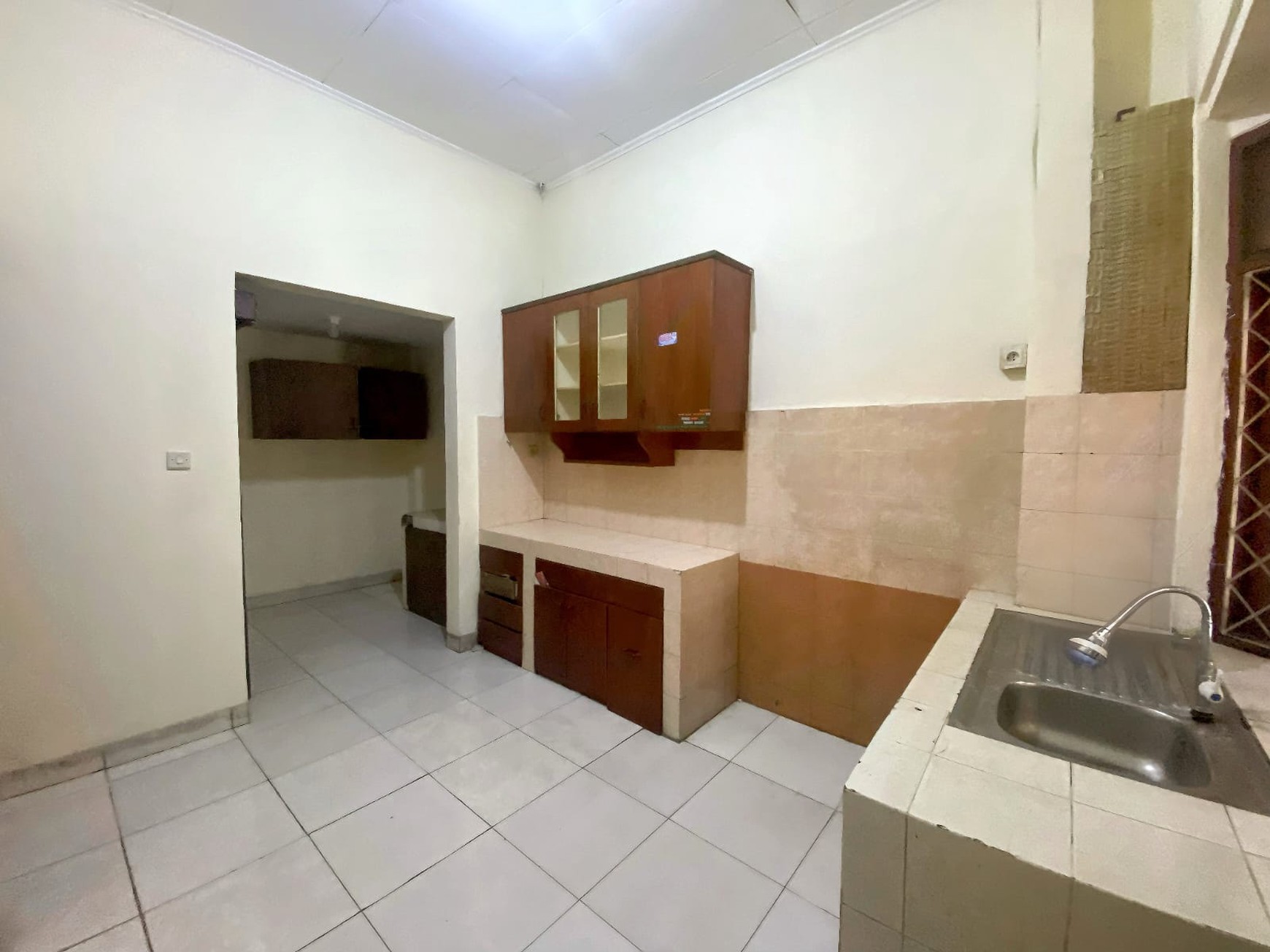 Disewakan Rumah di Gandaria dekat Lab School Kebayoran Baru, Cocok untuk hunian atau untuk Office Online.
