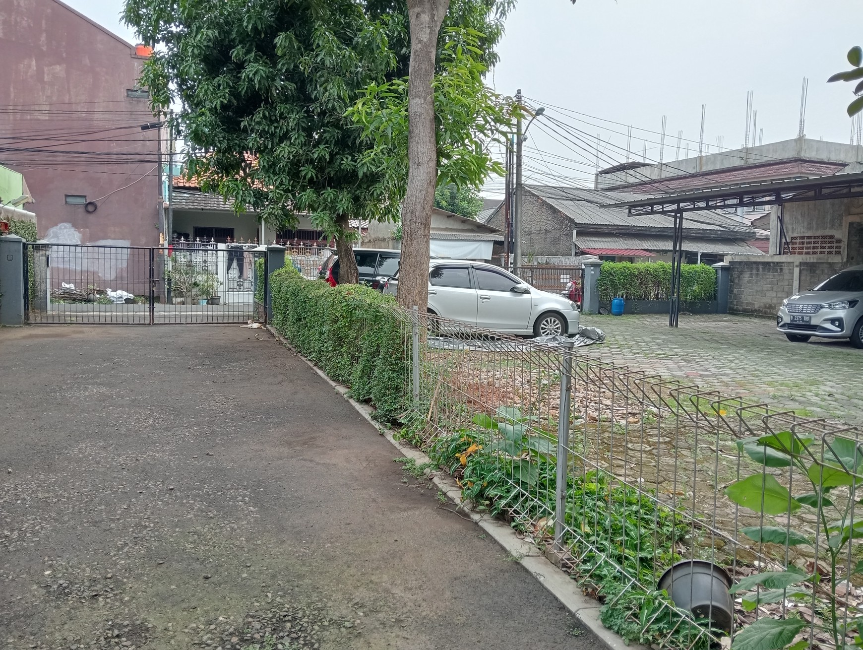 TURUN HARGA, Ciracas, Halaman Luas, Pinggir Jalan, Harga Nego