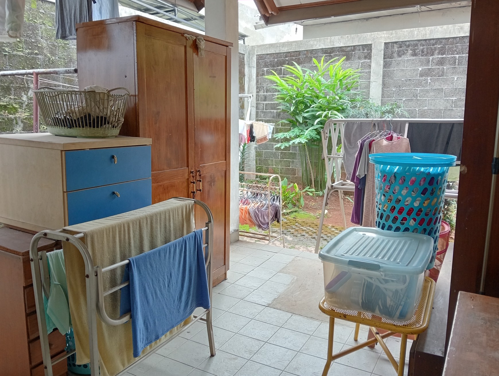 TURUN HARGA, Ciracas, Halaman Luas, Pinggir Jalan, Harga Nego