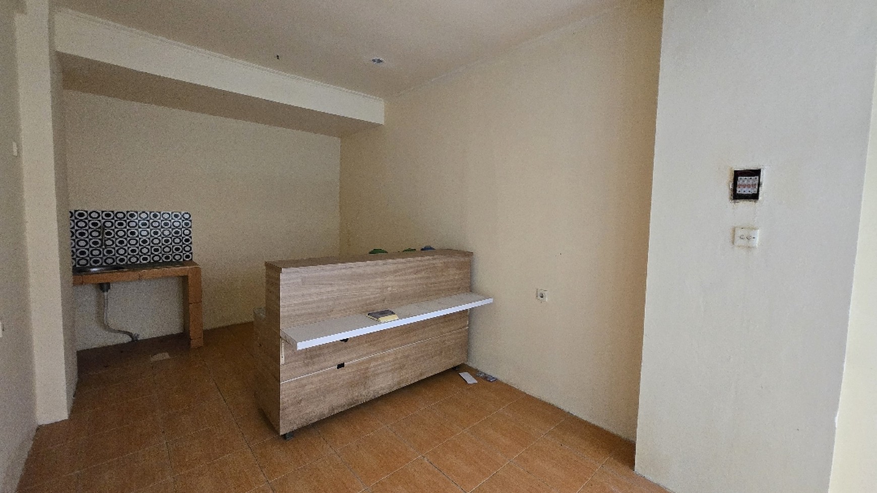 Dijual kios view kolam renang di apartemen kebagusan city