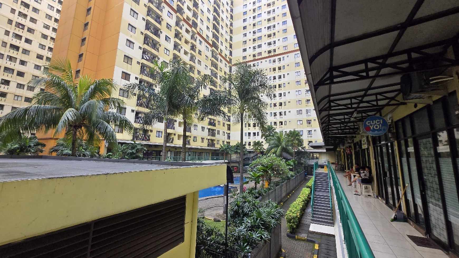 Dijual kios view kolam renang di apartemen kebagusan city