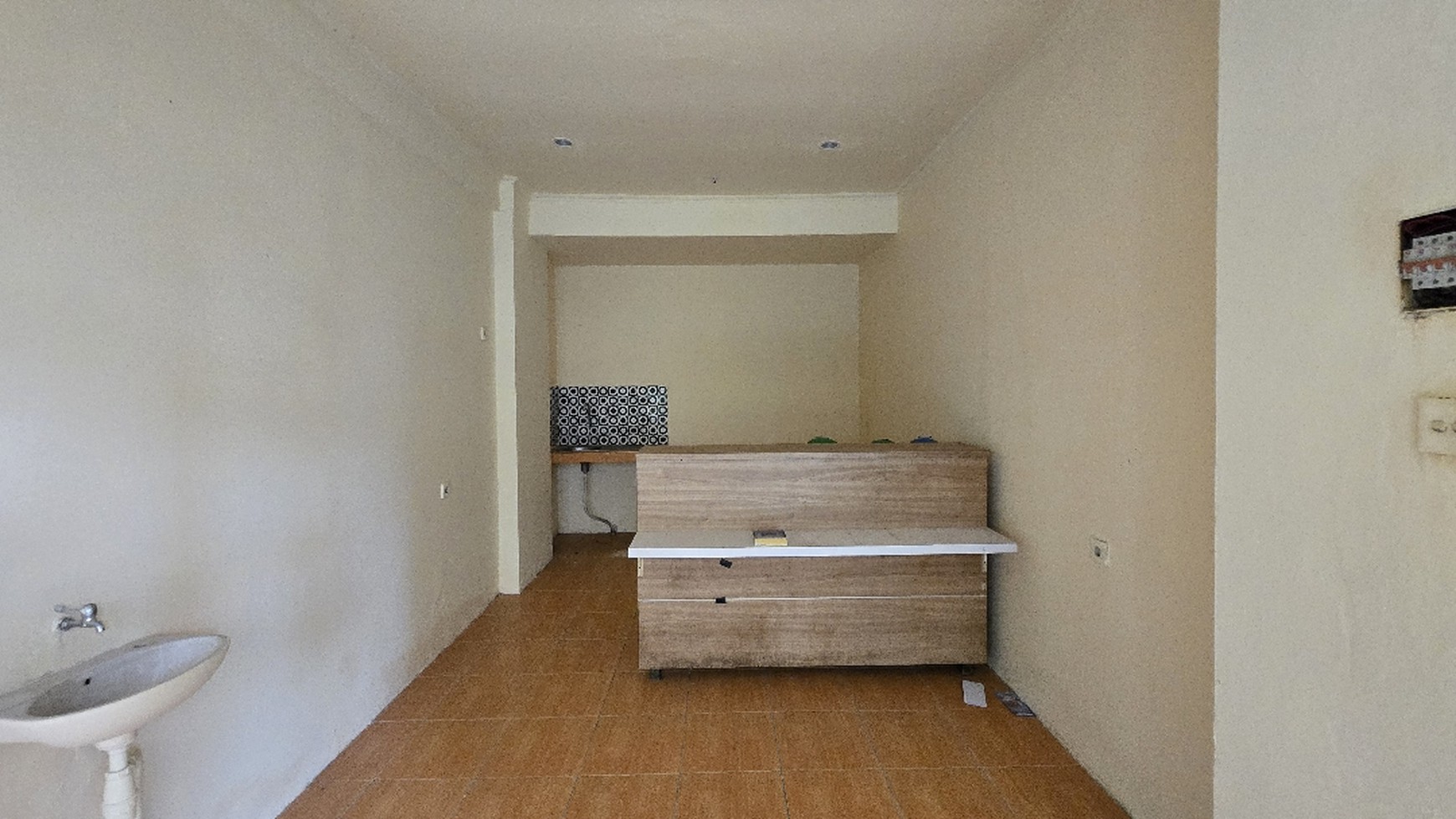 Disewakan kios view kolam renang di apartemen kebagusan city