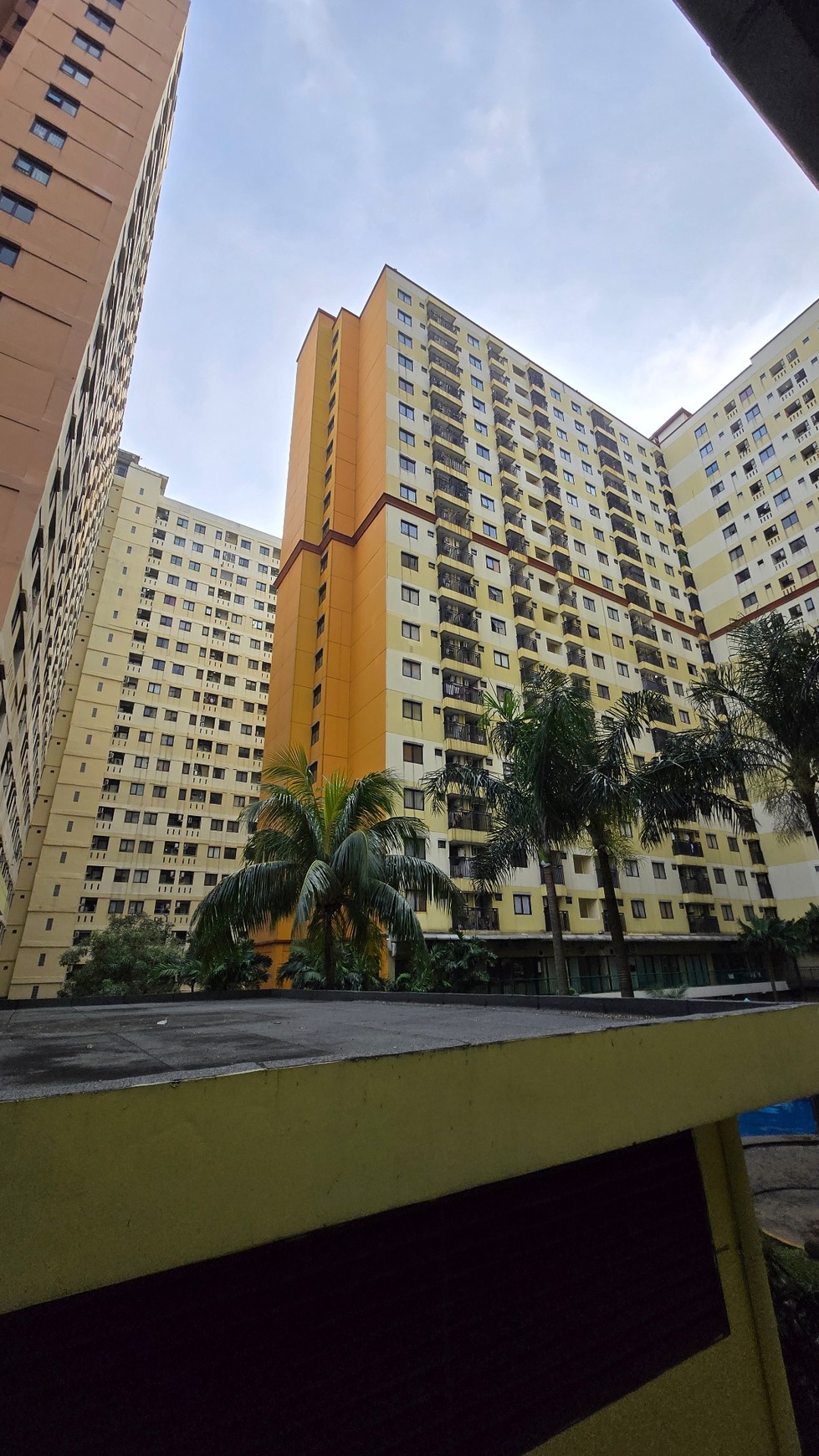 Disewakan kios view kolam renang di apartemen kebagusan city
