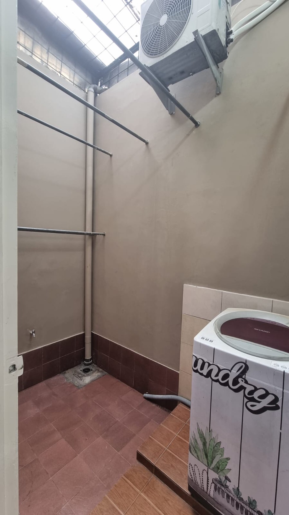 Disewakan townhouse di Taman Paris 1 - Lippo Karawaci Tangerang