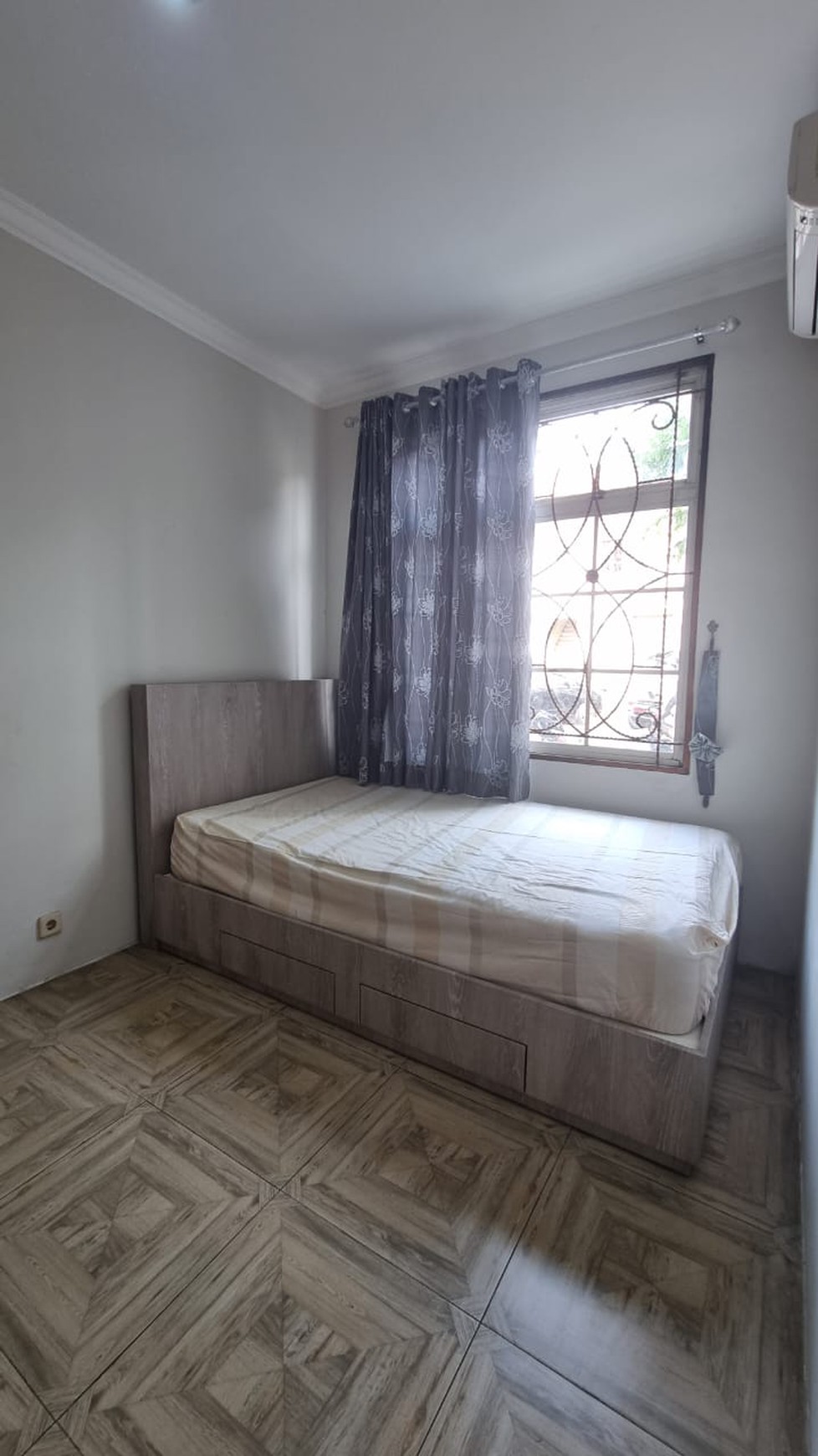 Disewakan townhouse di Taman Paris 1 - Lippo Karawaci Tangerang