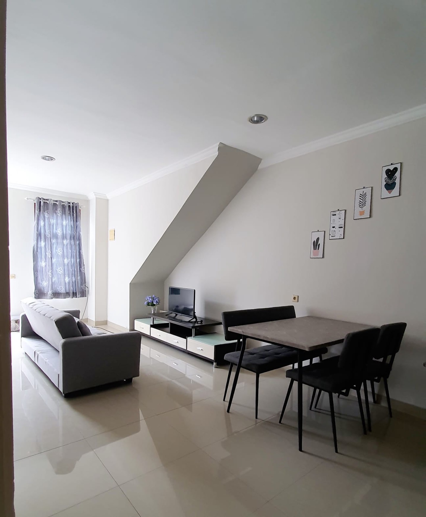 Disewakan townhouse di Taman Paris 1 - Lippo Karawaci Tangerang