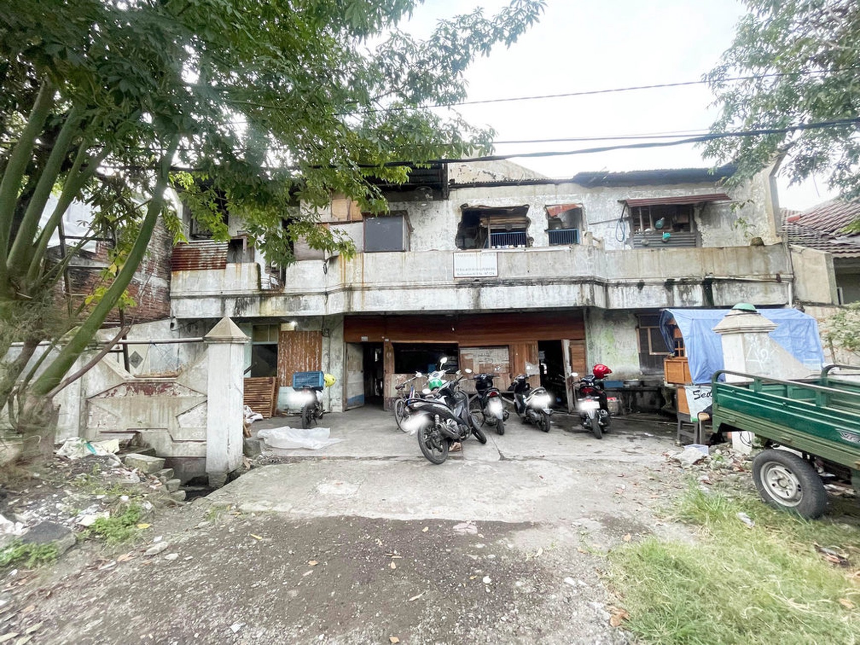 Rumah HITUNG TANAH !!! di Bendul Merisi Tengah Surabaya Selatan, Luas 488 m2, Hadap Selatan, SHGB - HAN -