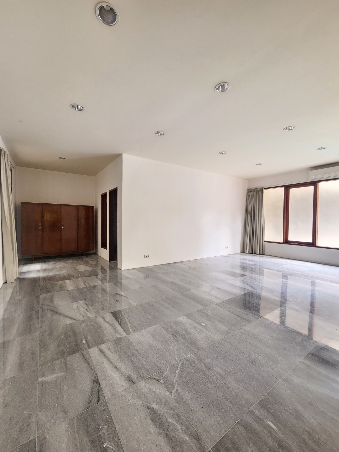 Luxury Residence for Rent in Prestigious Simprug Golf - 5BR, Private Pool
