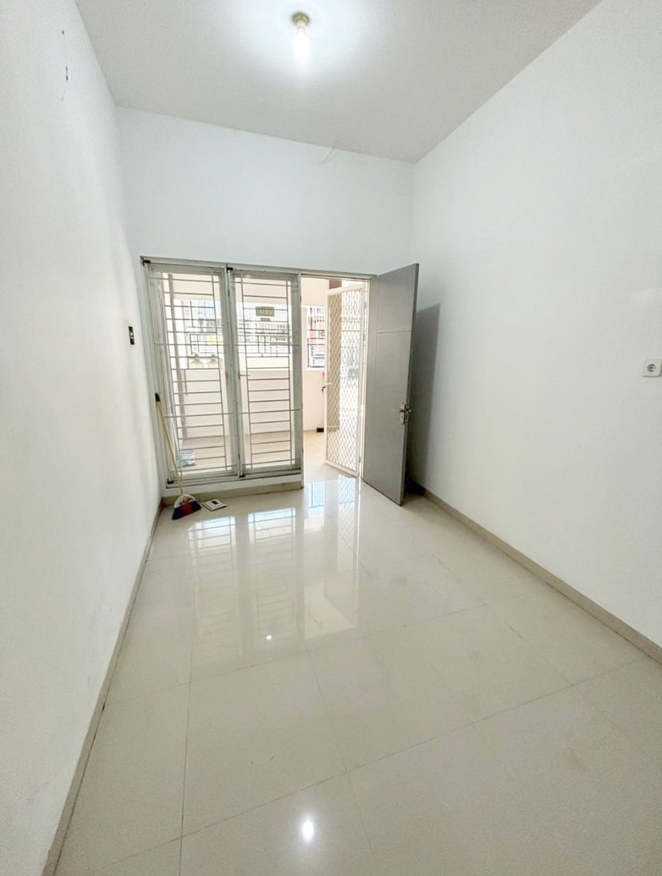 Rumah di Green Mansion Sidoarjo, Minimalis, 2 Lantai, Sudah Renov Full, SIAP HUNI !!! - LM -