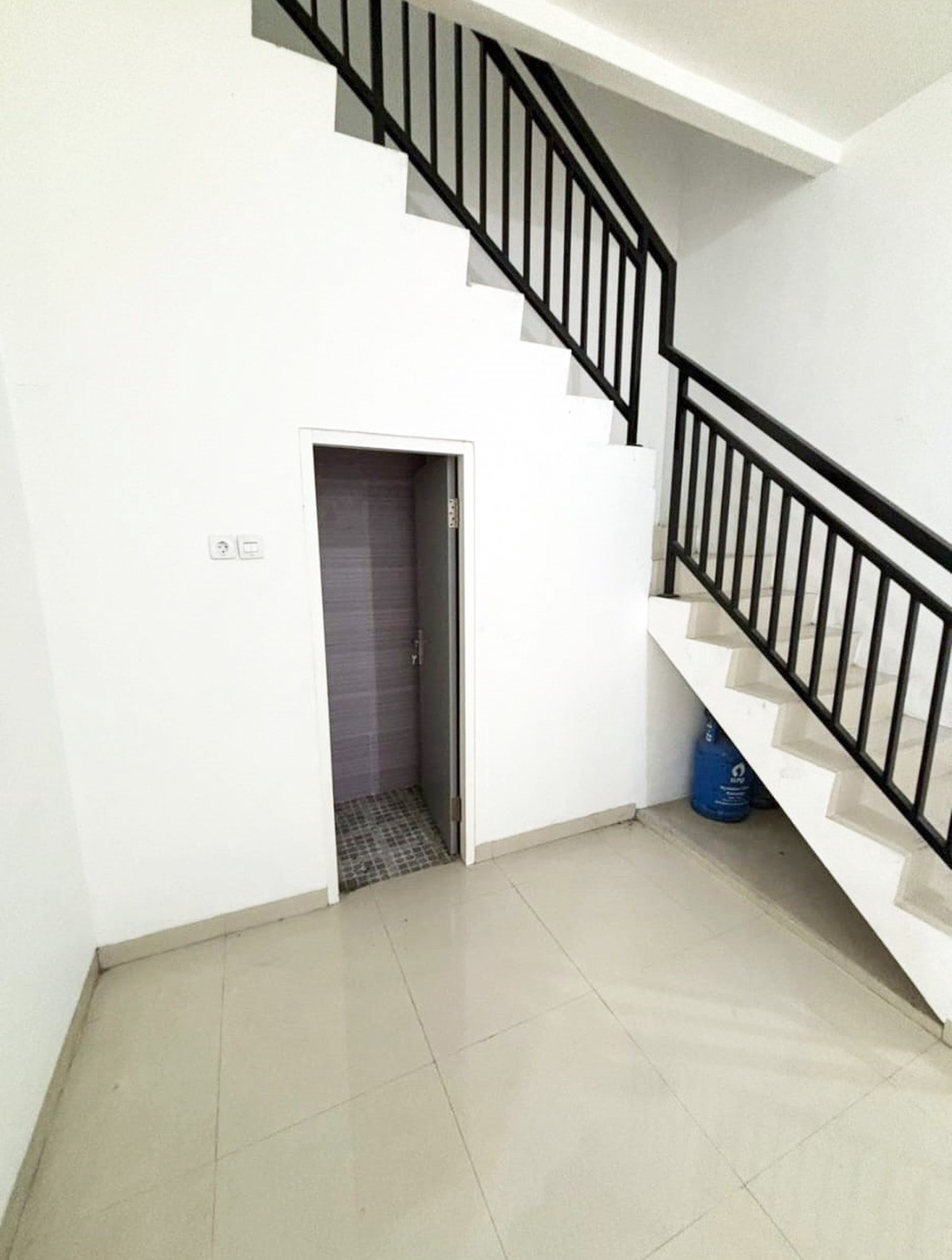 Rumah di Green Mansion Sidoarjo, Minimalis, 2 Lantai, Sudah Renov Full, SIAP HUNI !!! - LM -