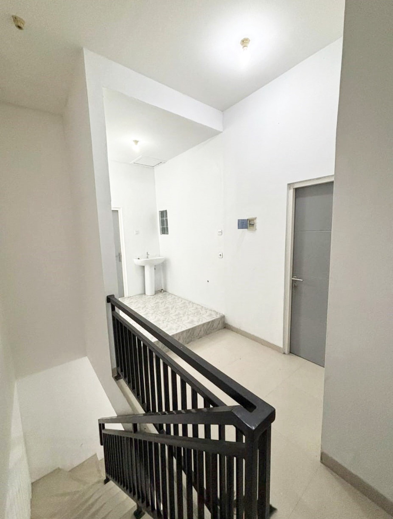 Rumah di Green Mansion Sidoarjo, Minimalis, 2 Lantai, Sudah Renov Full, SIAP HUNI !!! - LM -