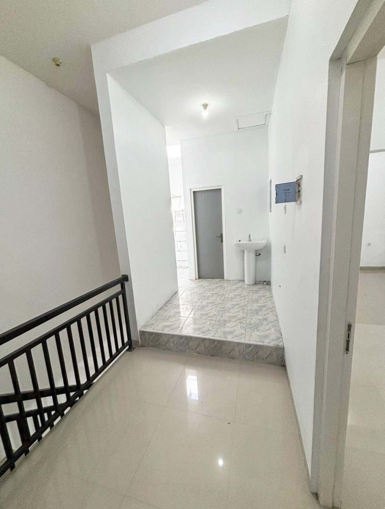 Rumah di Green Mansion Sidoarjo, Minimalis, 2 Lantai, Sudah Renov Full, SIAP HUNI !!! - LM -