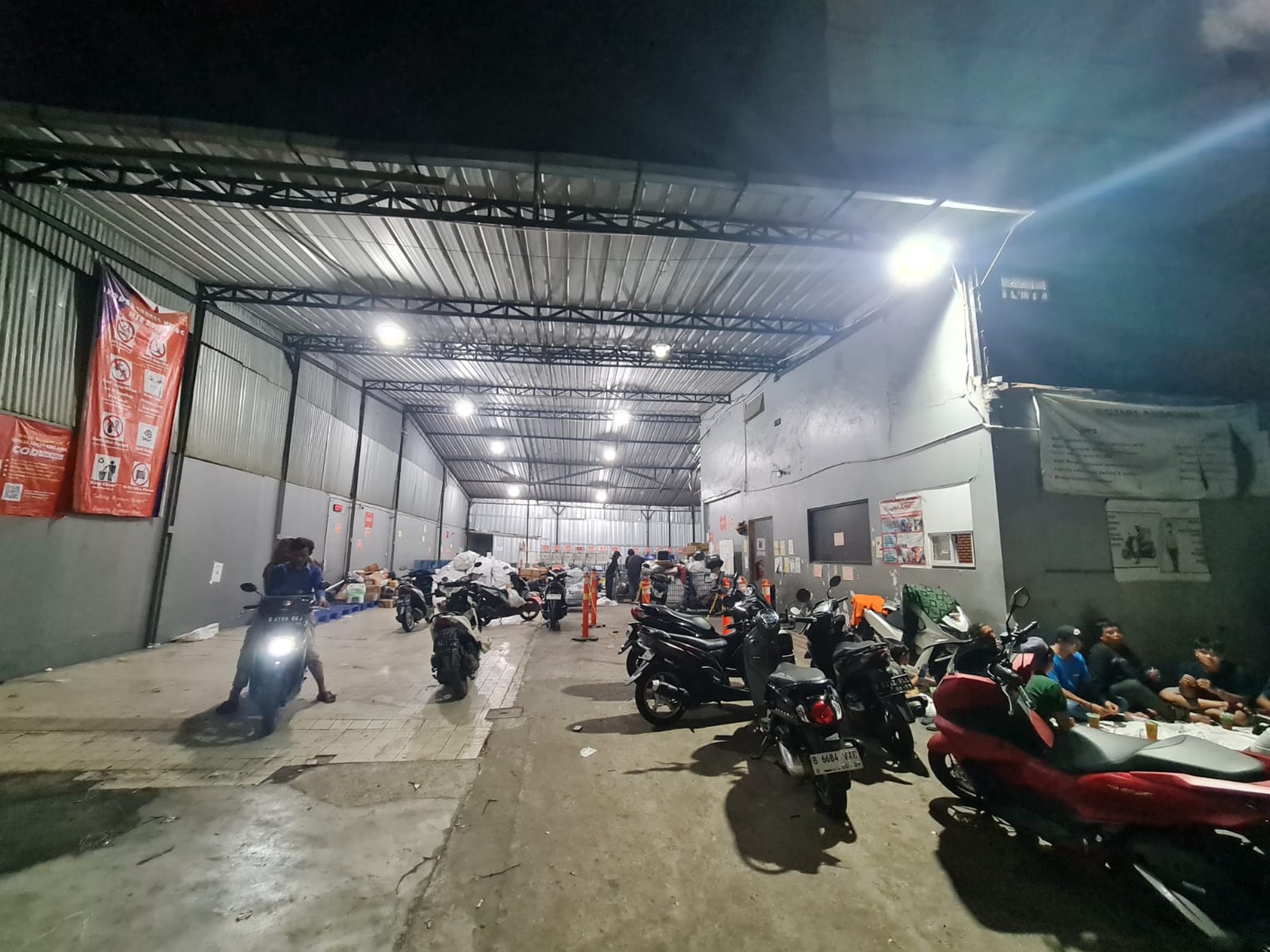 Ruang Usaha Lokasi Strategis Pinggir Jalan Raya @Ciledug