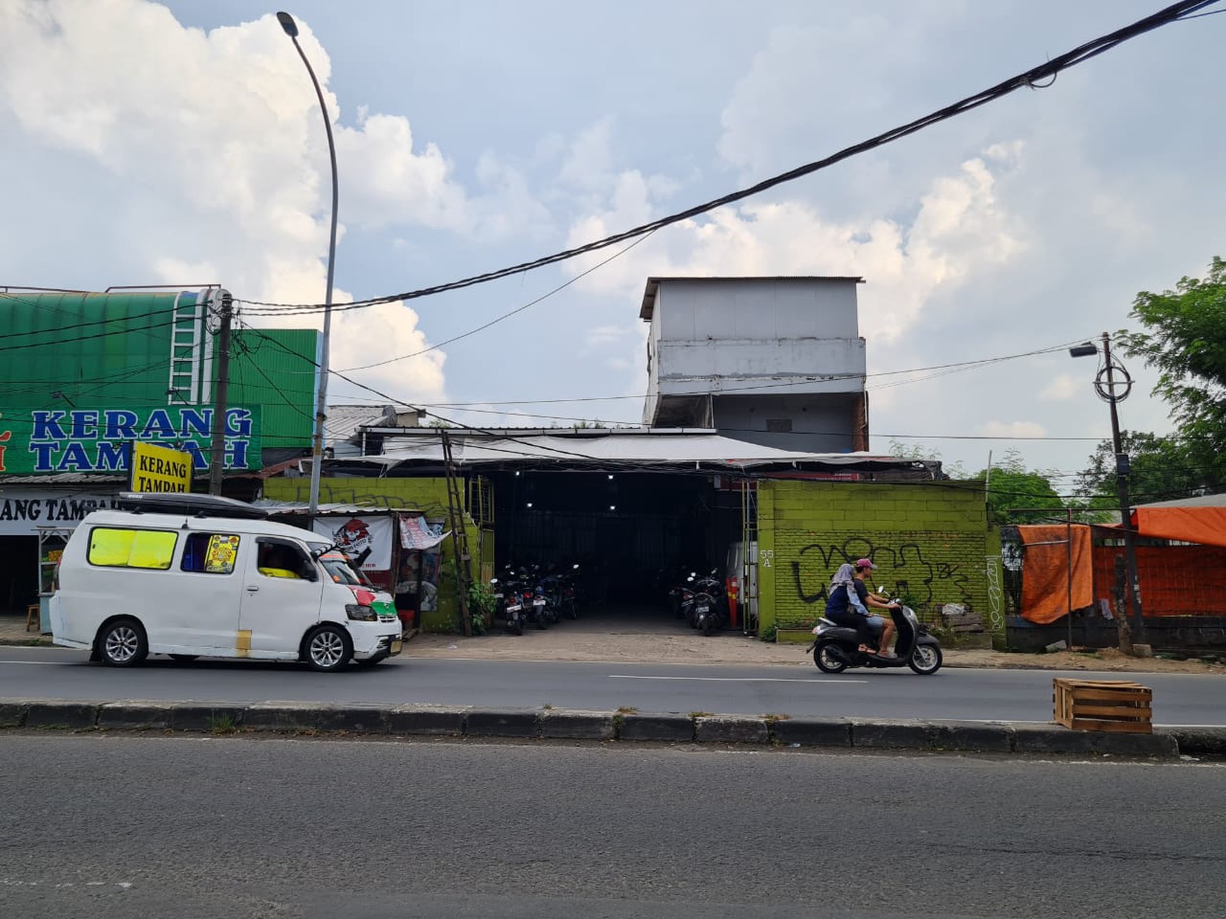 Ruang Usaha Lokasi Strategis Pinggir Jalan Raya @Ciledug
