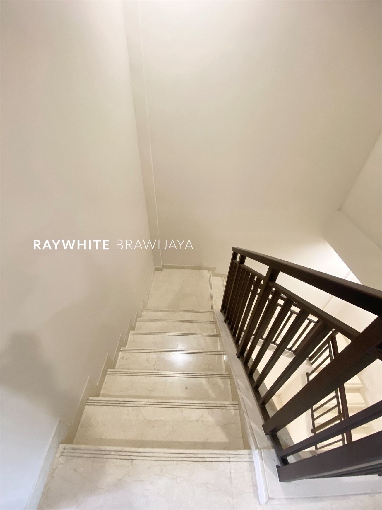 Rumah Disewakan Dalam Kompleks Townhouse Elite Area Pondok Indah