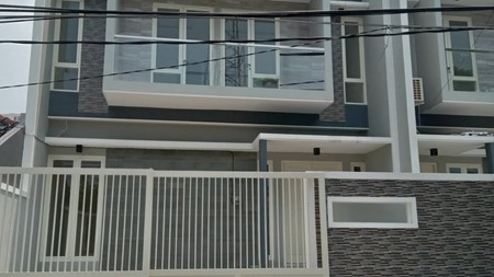 Dijual Rumah 2 lantai di Raya Manyar Tirtomoyo Surabaya