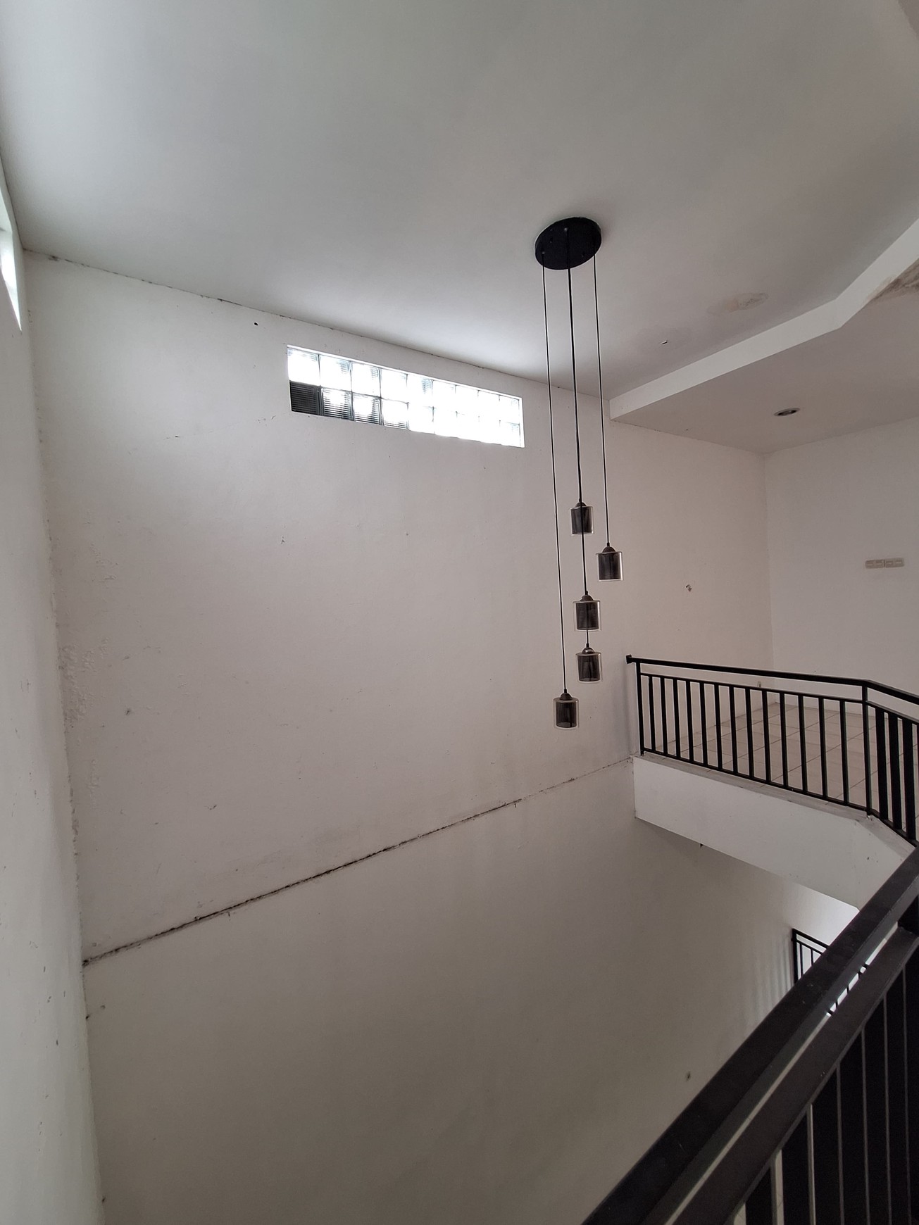 Rumah 3 Lantai Mewah Siap Huni Sudah SHM dengan Hunian Nyaman @Jakarta Selatan