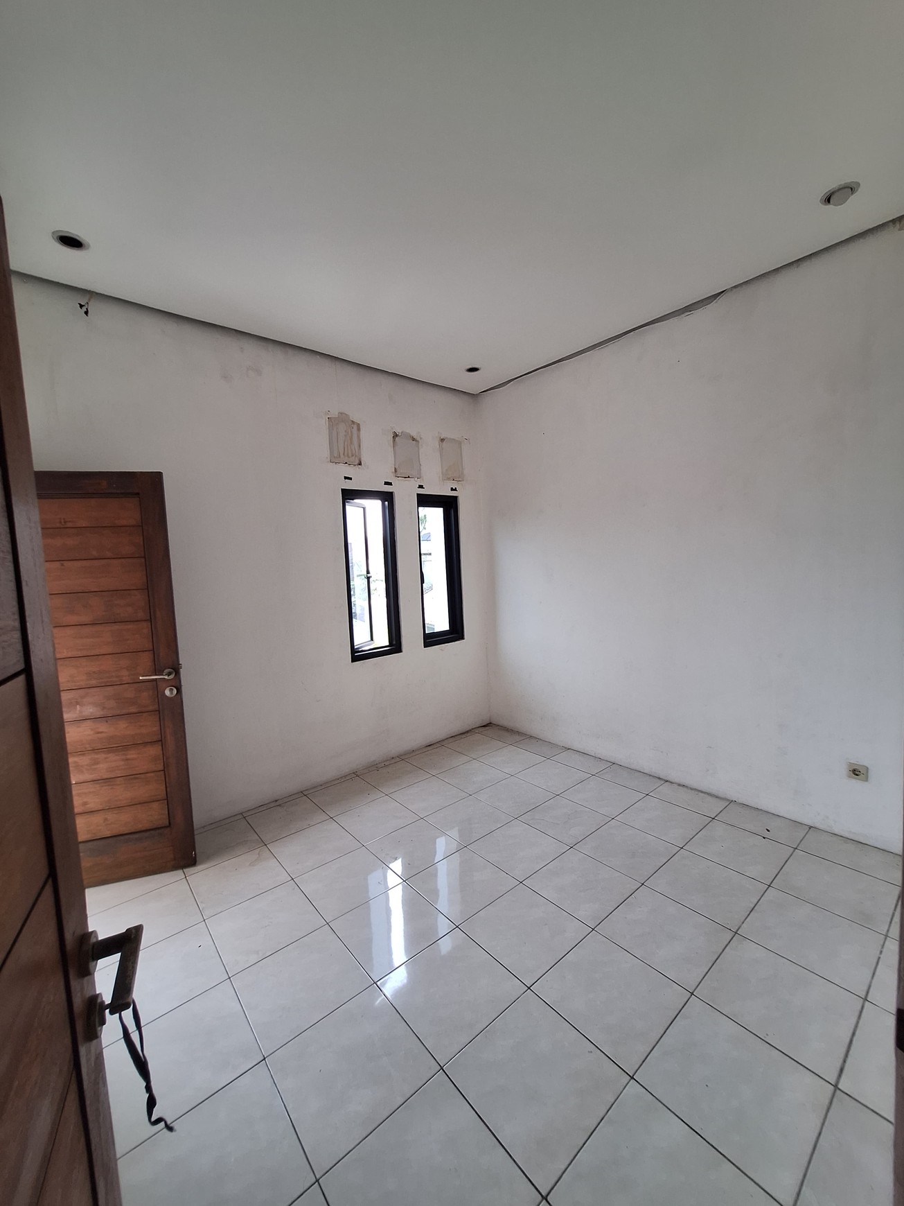 Rumah 3 Lantai Mewah Siap Huni Sudah SHM dengan Hunian Nyaman @Jakarta Selatan